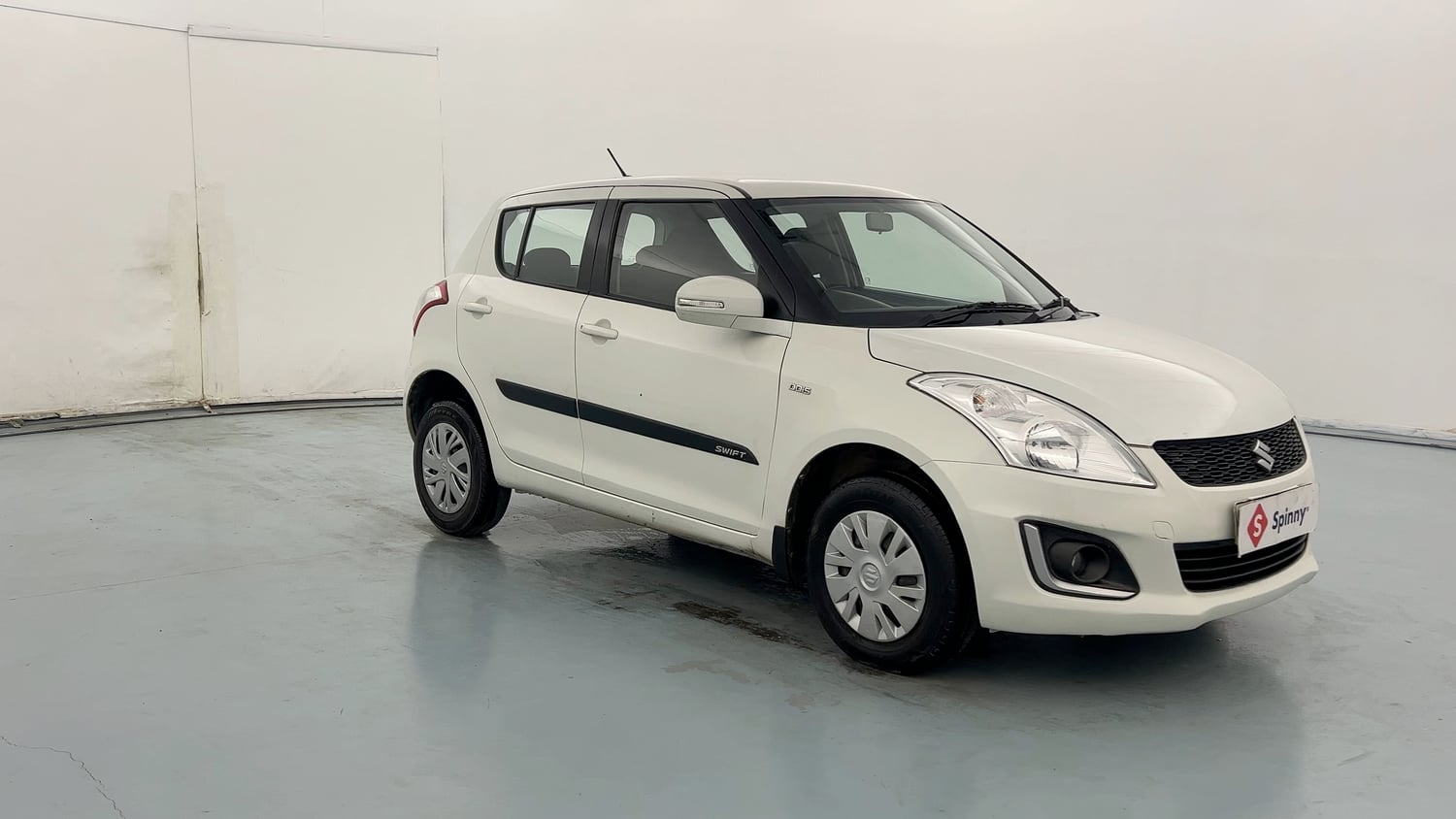 Used 2016 Maruti Suzuki Swift VDi Diesel Manual exterior RIGHT FRONT CORNER VIEW