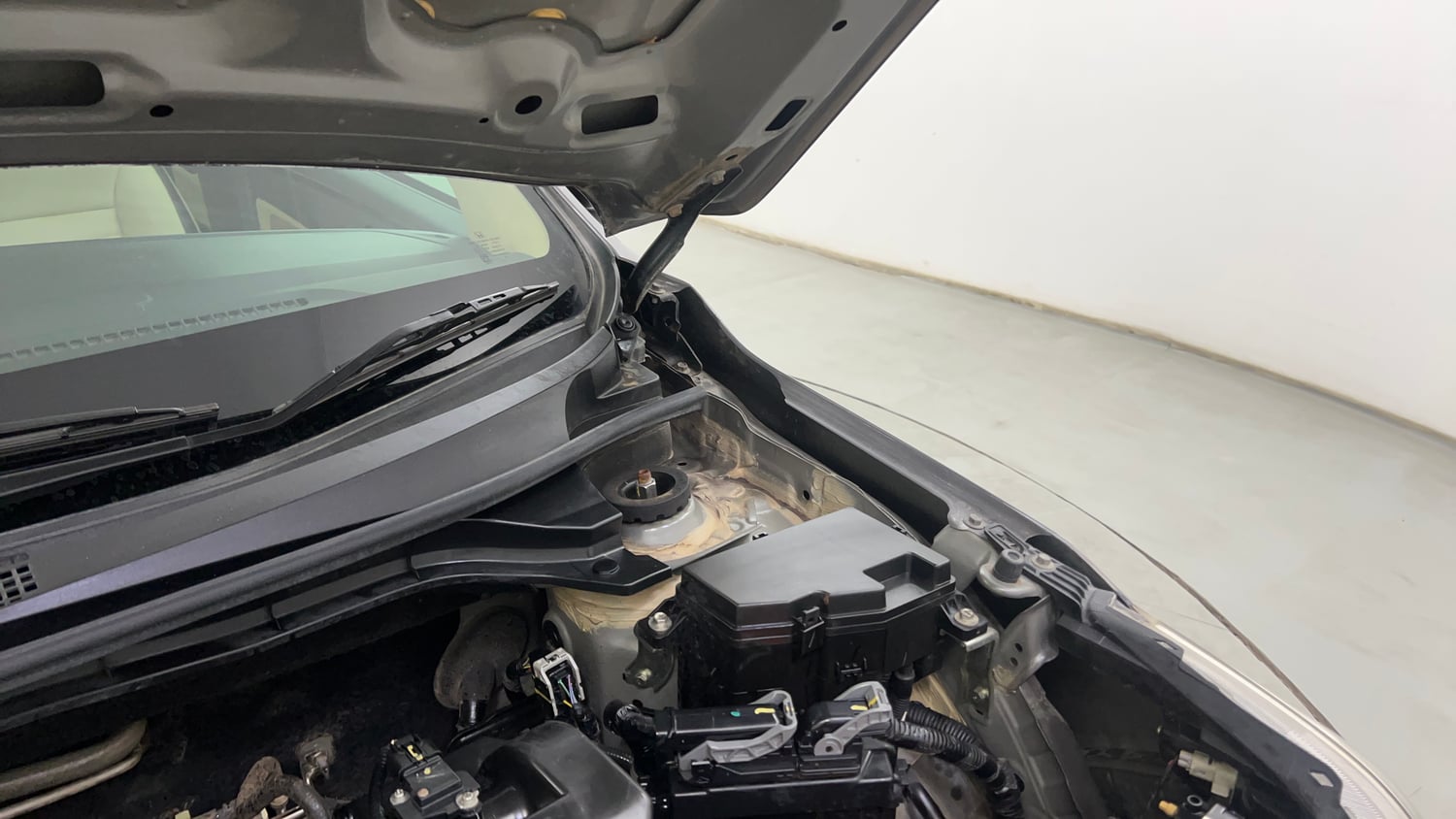 Used 2021 Honda Amaze 1.2 VX CVT Petrol Petrol Automatic engine ENGINE LEFT SIDE HINGE & APRON VIEW