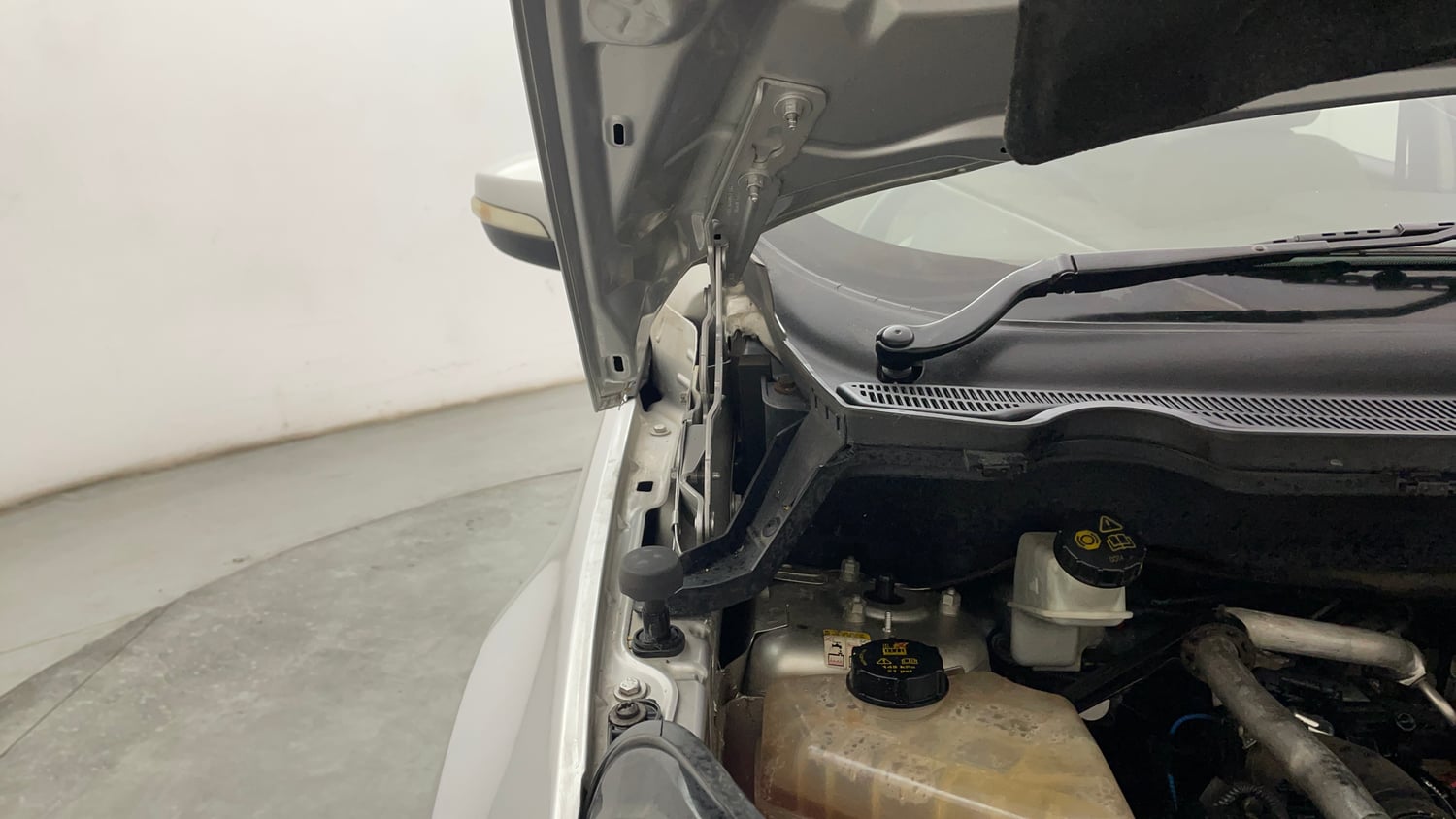 Used 2016 Ford EcoSport Titanium 1.5L TDCi Diesel Manual engine ENGINE RIGHT SIDE HINGE & APRON VIEW