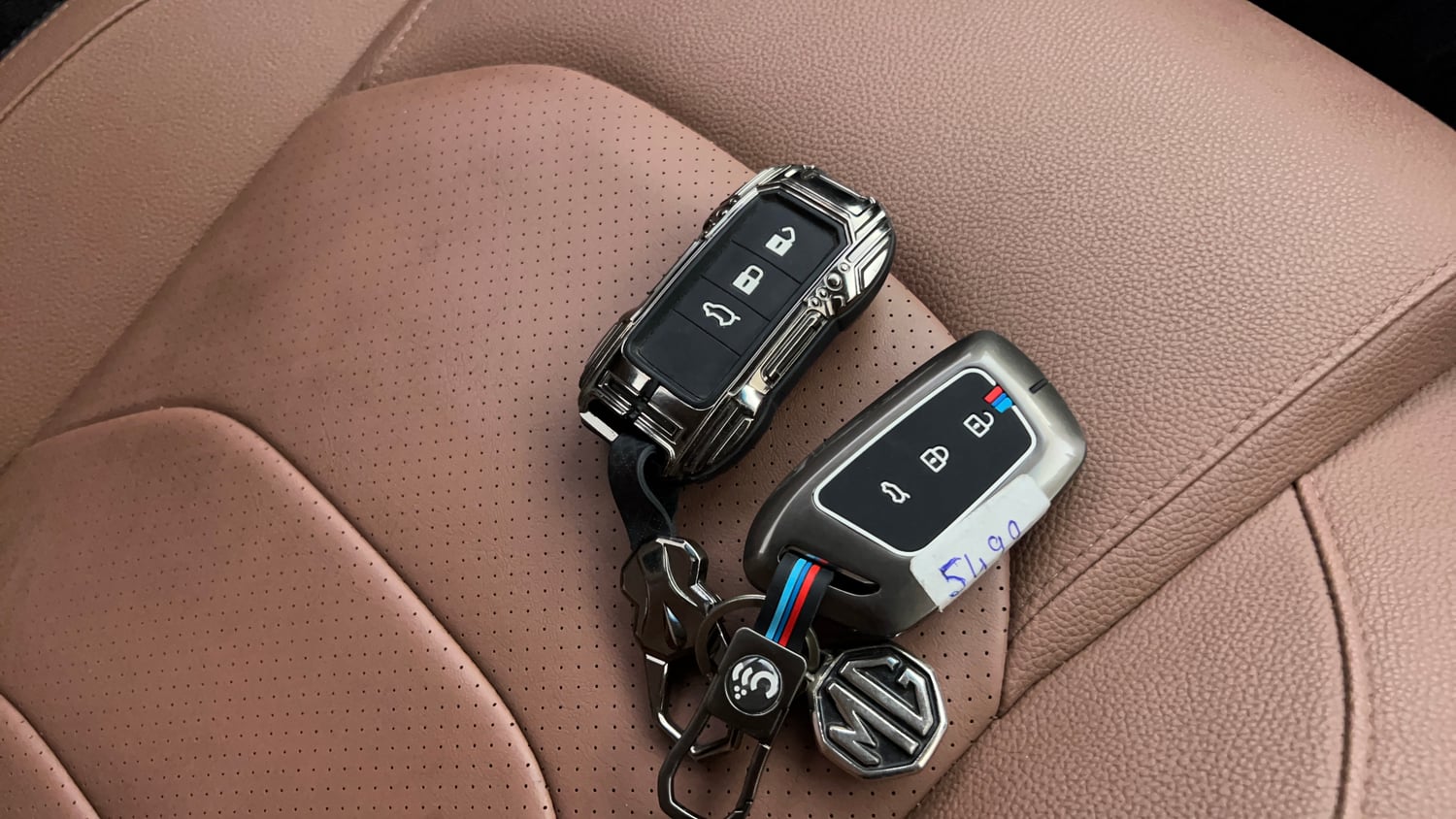 Used 2023 MG Motors Hector Plus Sharp Pro 2.0 Turbo Diesel 6 STR Diesel Manual extra CAR KEY VIEW