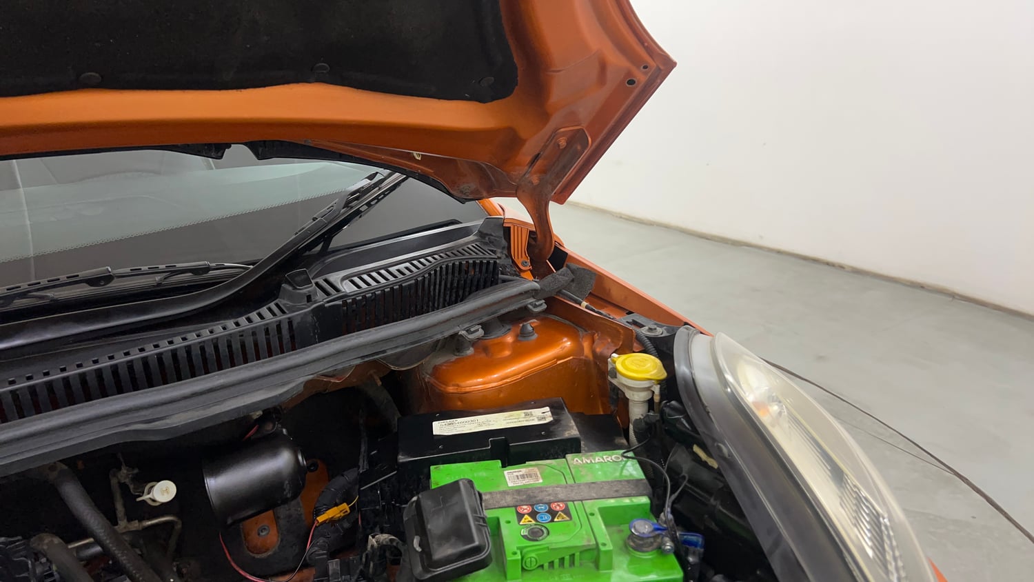 Used 2018 Tata Nexon XE Petrol Manual engine ENGINE LEFT SIDE HINGE & APRON VIEW