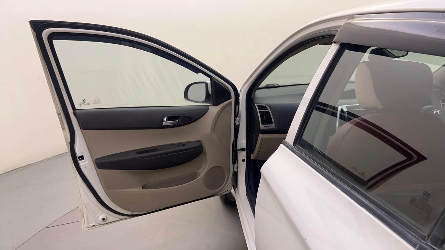 Used 2012 Hyundai i20 Sportz 1.2 Petrol Manual interior LEFT FRONT DOOR OPEN VIEW