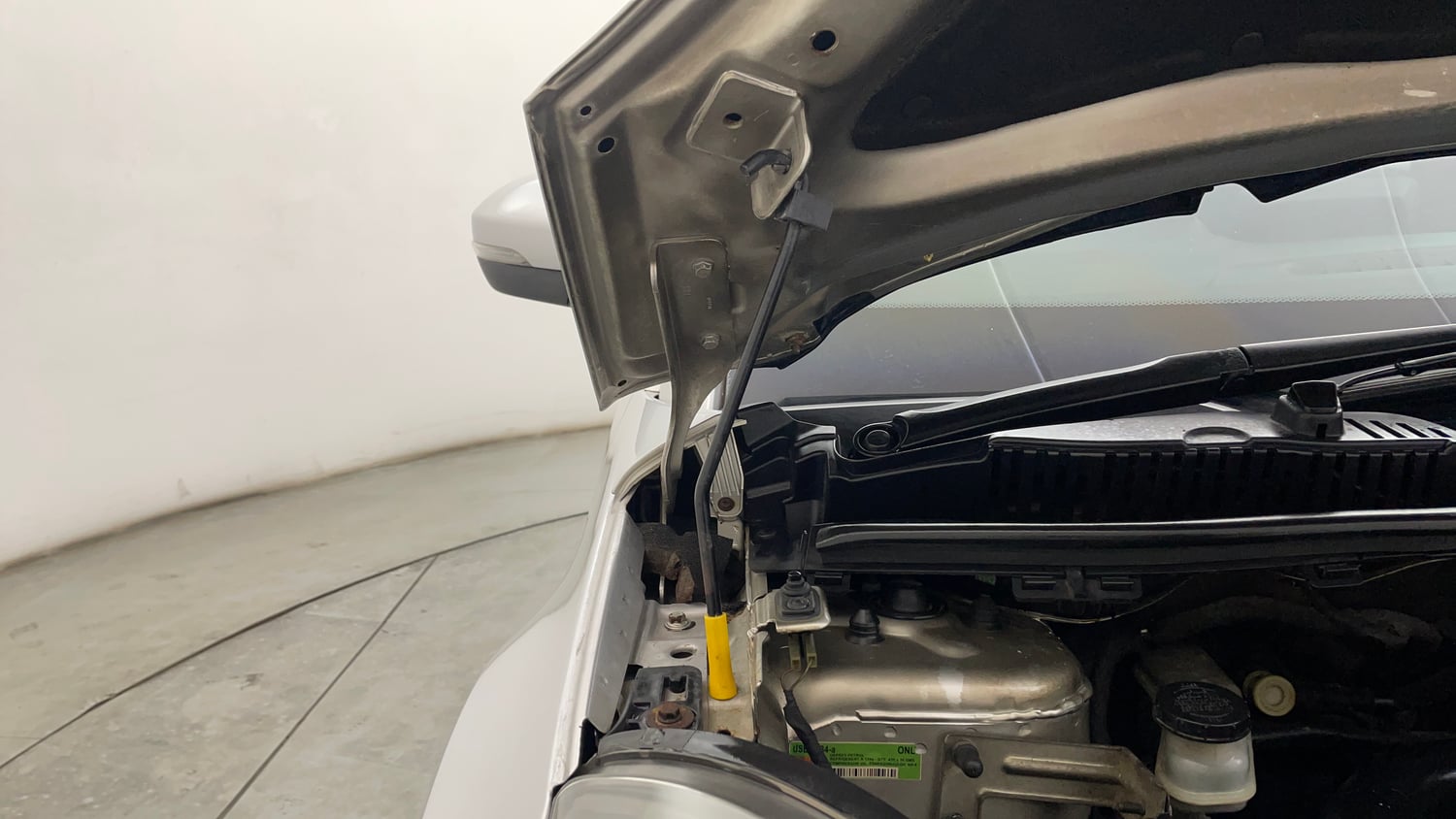 Used 2019 Tata Nexon XZ Plus Petrol Manual engine ENGINE RIGHT SIDE HINGE & APRON VIEW