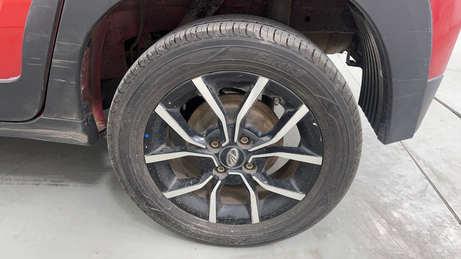 Used 2018 Mahindra KUV100 NXT K8 6 STR Petrol Manual tyres LEFT REAR TYRE RIM VIEW