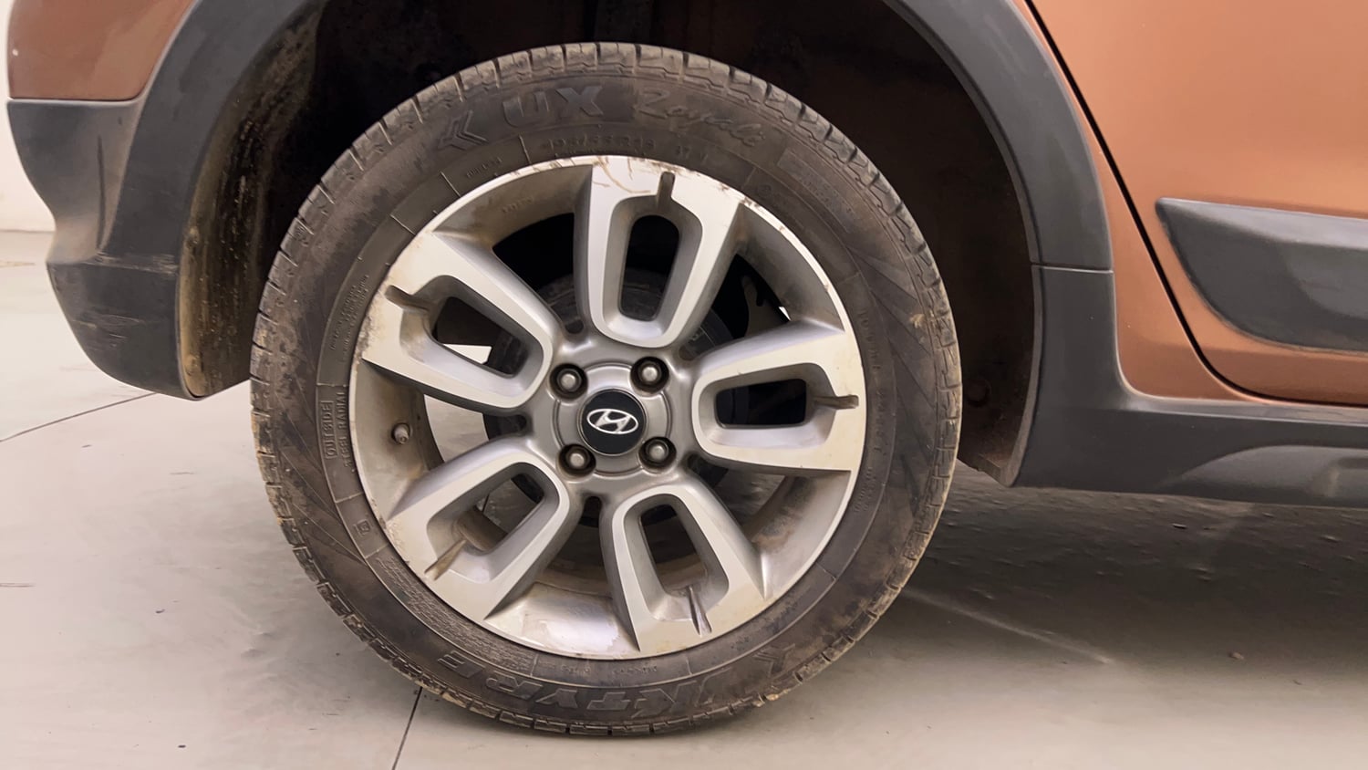 Used 2015 Hyundai i20 Active 1.2 SX Petrol Manual tyres RIGHT REAR TYRE RIM VIEW