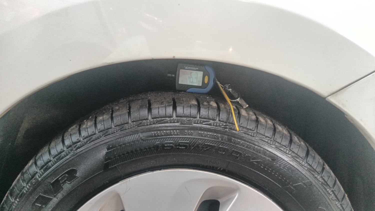 Used 2021 Maruti Suzuki Celerio ZXi AMT Petrol Automatic tyres RIGHT FRONT TYRE TREAD VIEW