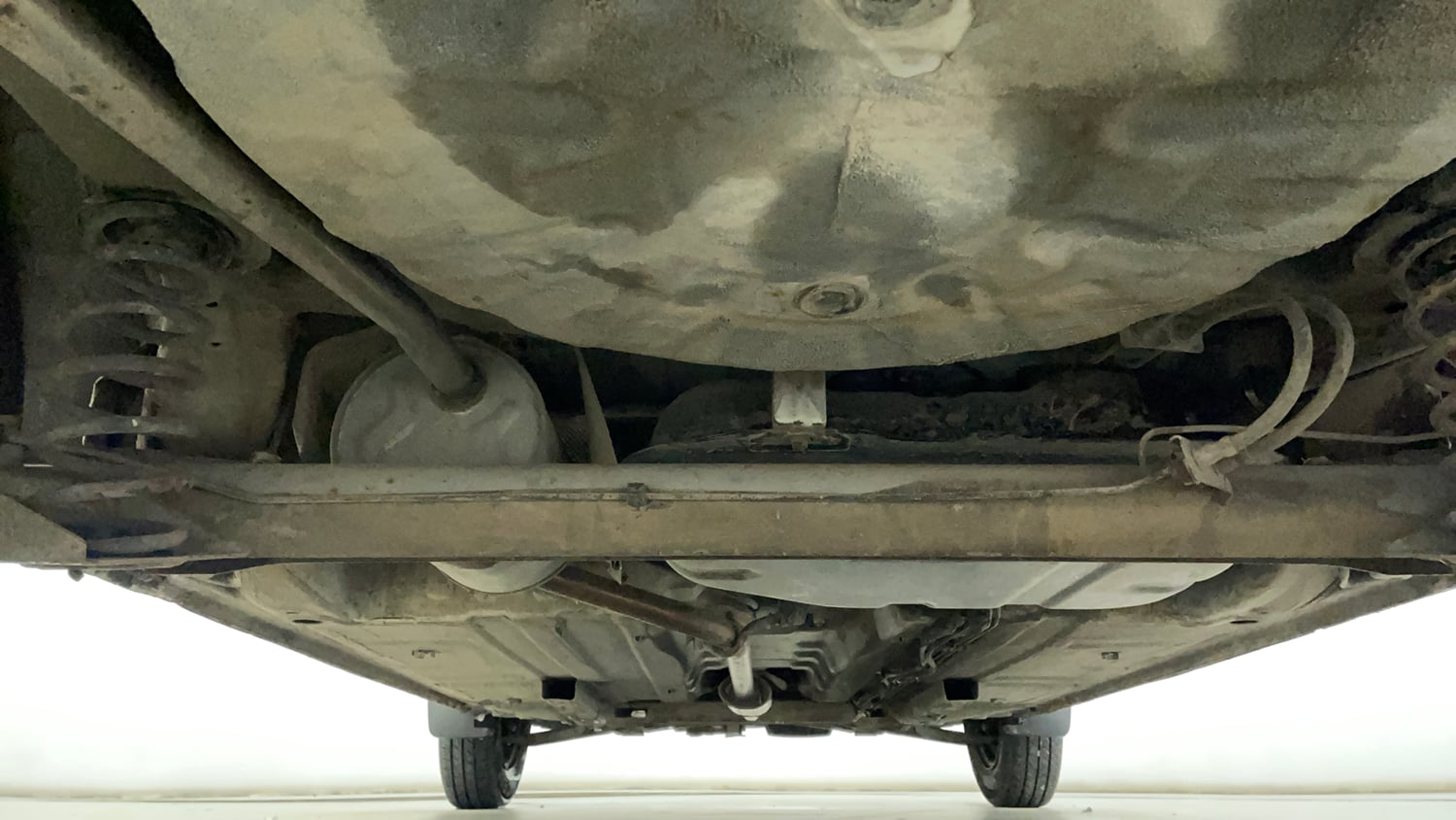 Used 2015 Renault Kwid RXT Petrol Manual extra REAR UNDERBODY VIEW (TAKEN FROM REAR)