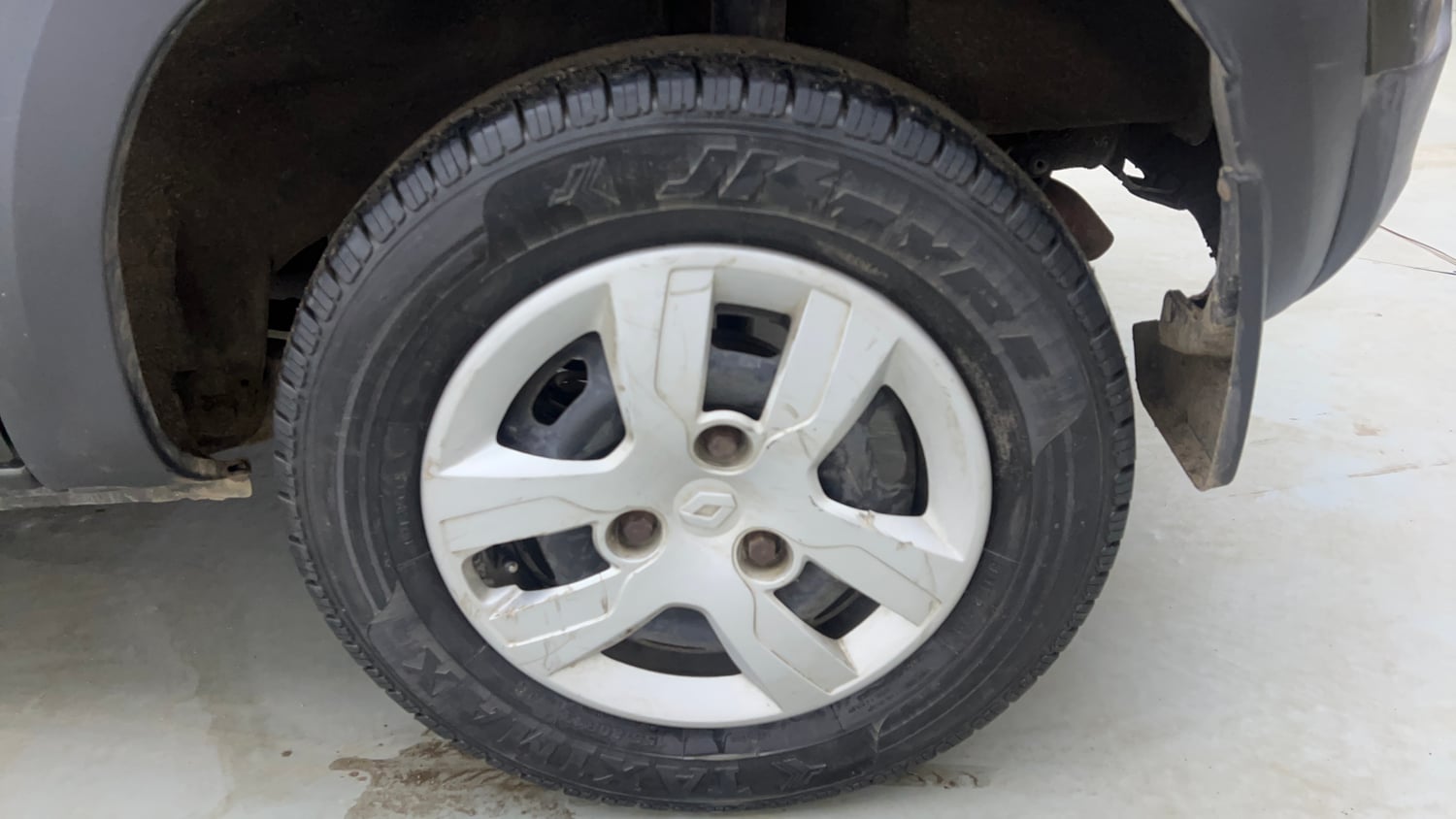 Used 2016 Renault Kwid RXT Petrol Manual tyres LEFT REAR TYRE RIM VIEW
