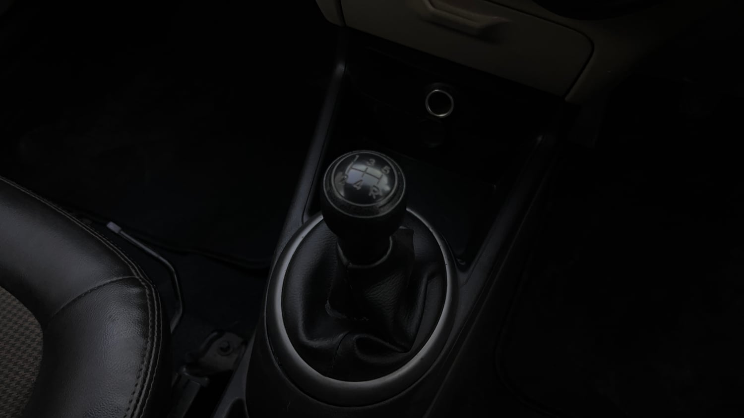 Used 2013 Hyundai i20 Era 1.2 Petrol Manual interior GEAR  KNOB VIEW
