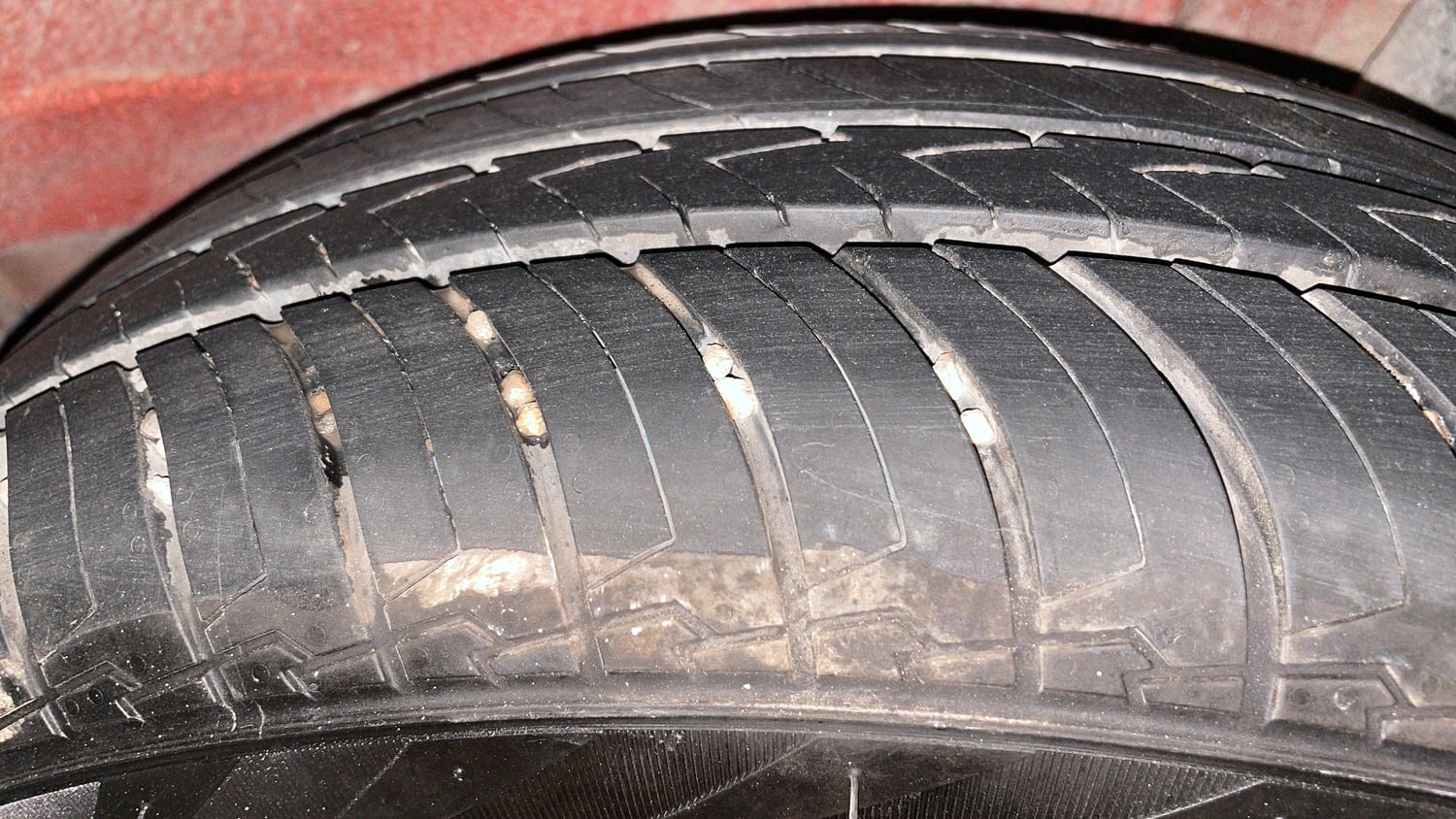 Used 2017 Maruti Suzuki Ignis Zeta 1.2 AMT Petrol Automatic tyres LEFT REAR TYRE TREAD VIEW
