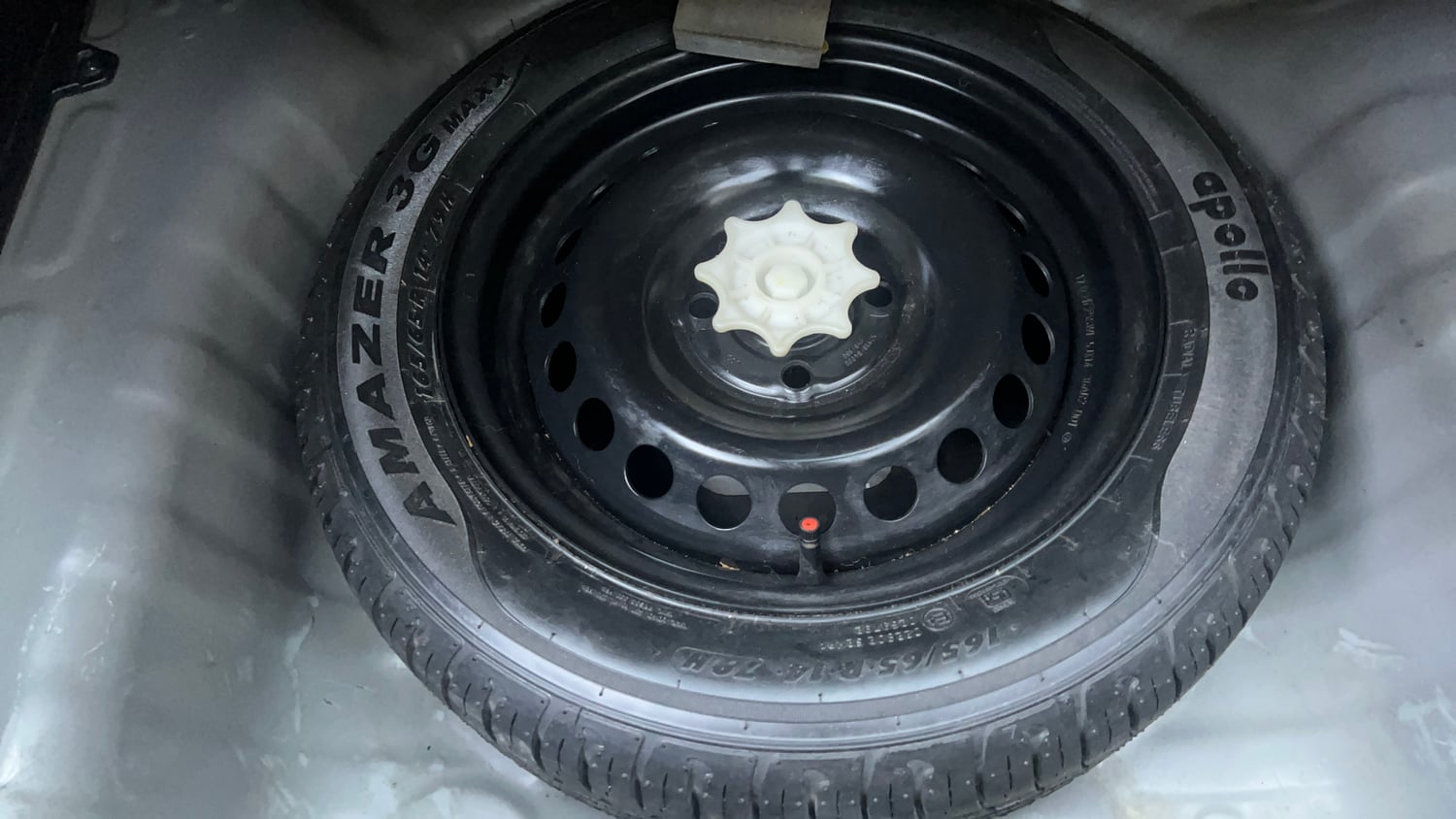 Used 2017 Hyundai Grand i10 Sportz (O) AT 1.2 Kappa VTVT Petrol Automatic tyres SPARE TYRE VIEW