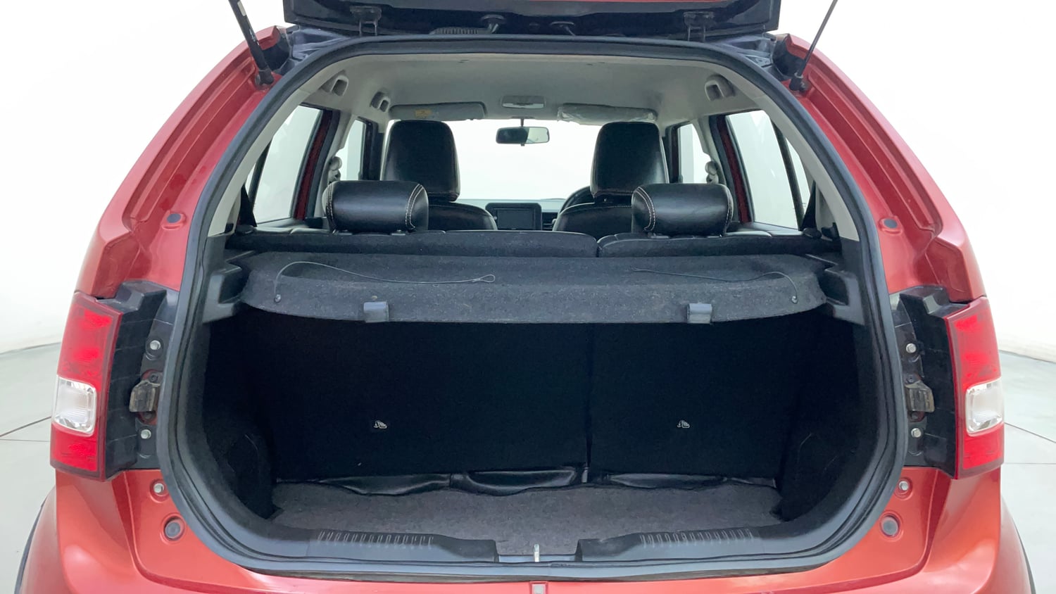 Used 2017 Maruti Suzuki Ignis Zeta 1.2 AMT Petrol Automatic interior DICKY INSIDE VIEW