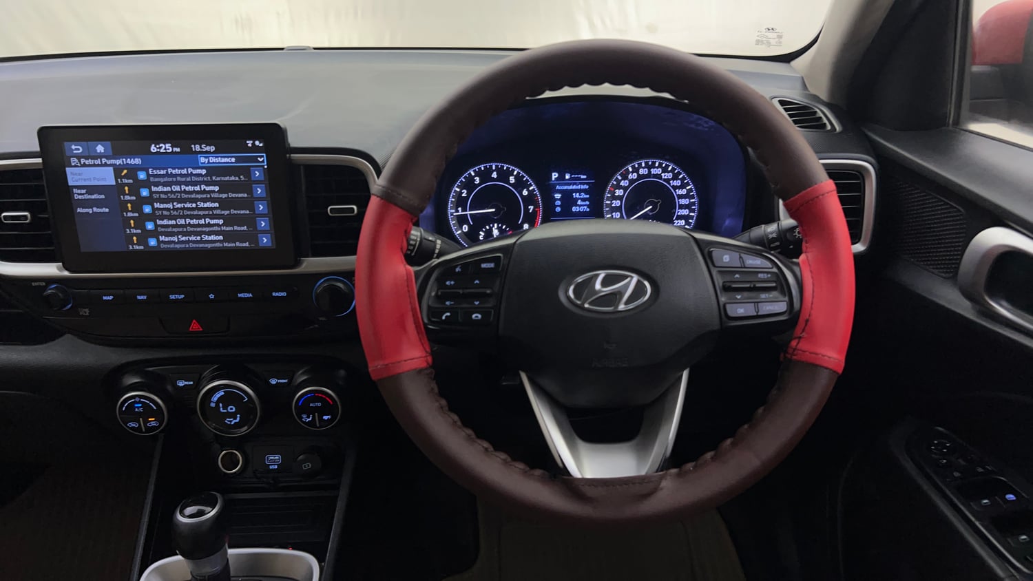 Used 2020 Hyundai Venue SX Plus 1.0 Turbo DCT Petrol Automatic interior STEERING VIEW
