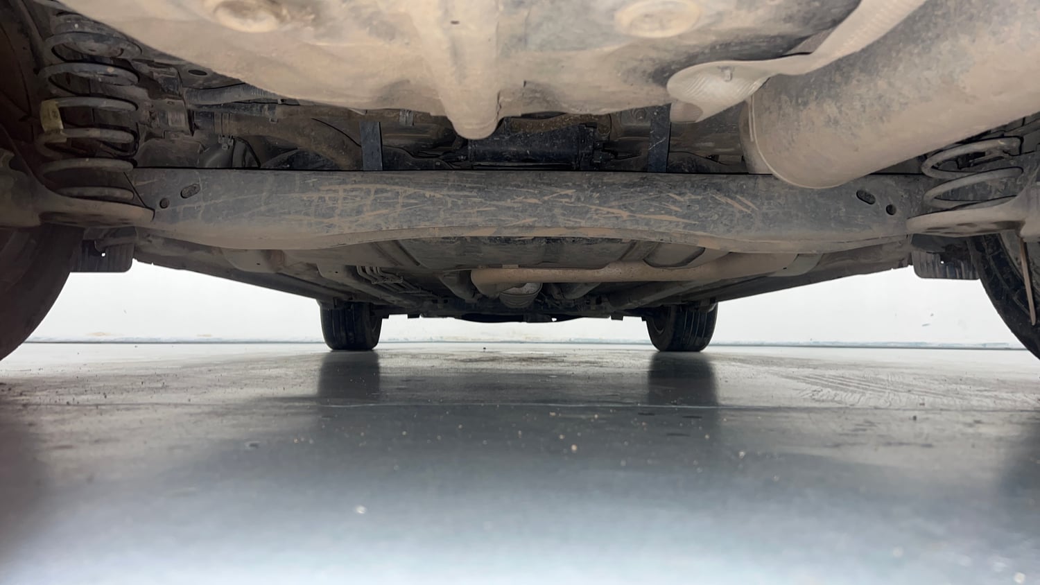 Used 2023 Hyundai Verna SX (O) 1.5 Turbo Petrol DCT Petrol Automatic extra REAR UNDERBODY VIEW (TAKEN FROM REAR)