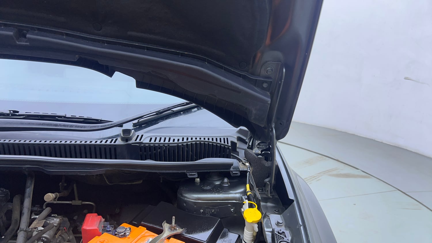 Used 2025 Tata Nexon Fearless Plus S 1.2 Revotron Petrol 7DCA DT Petrol Automatic engine ENGINE LEFT SIDE HINGE & APRON VIEW