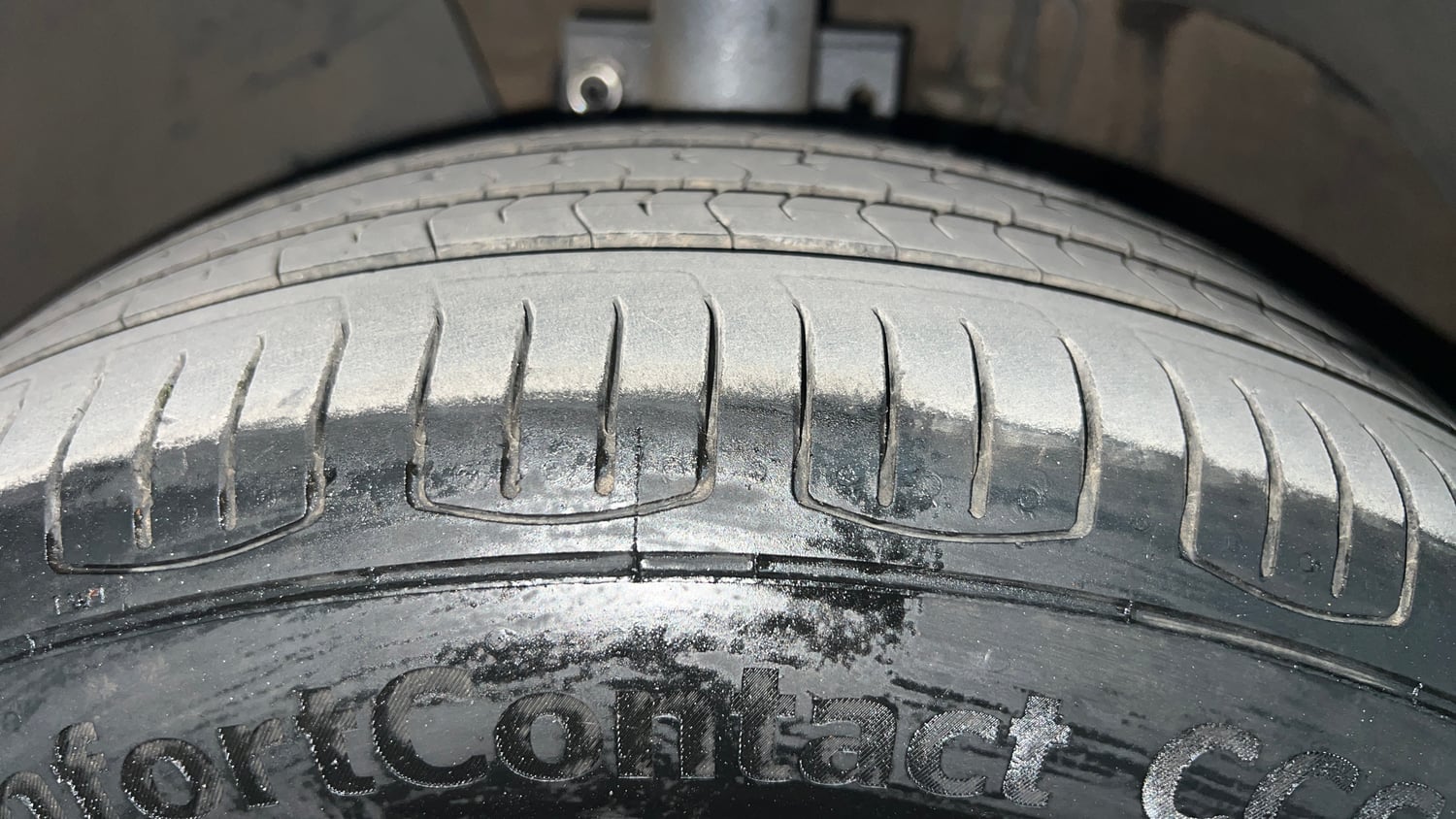 Used 2014 Volkswagen Polo Highline1.2L (P) Petrol Manual tyres LEFT FRONT TYRE TREAD VIEW