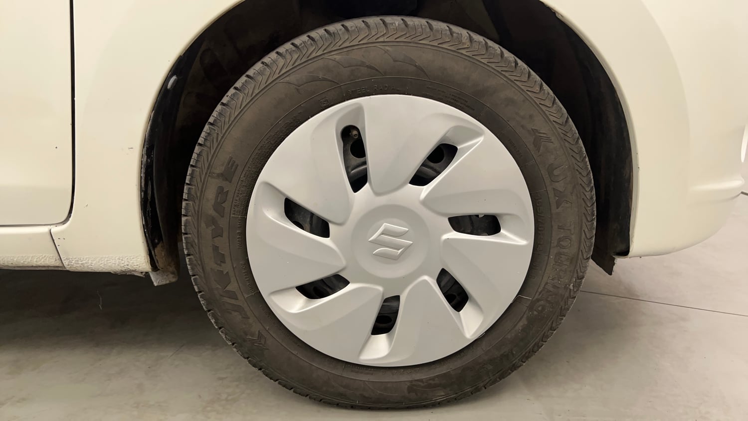 Used 2017 Maruti Suzuki Celerio VXi AMT Petrol Automatic tyres RIGHT FRONT TYRE RIM VIEW