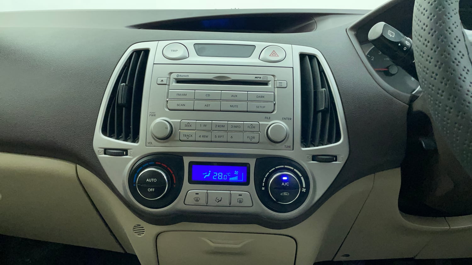 Used 2012 Hyundai i20 Asta 1.2 Petrol Manual interior MUSIC SYSTEM & AC CONTROL VIEW