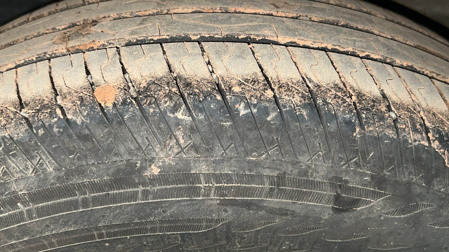 Used 2025 Tata Punch Adventure Plus Petrol Manual tyres RIGHT REAR TYRE TREAD VIEW