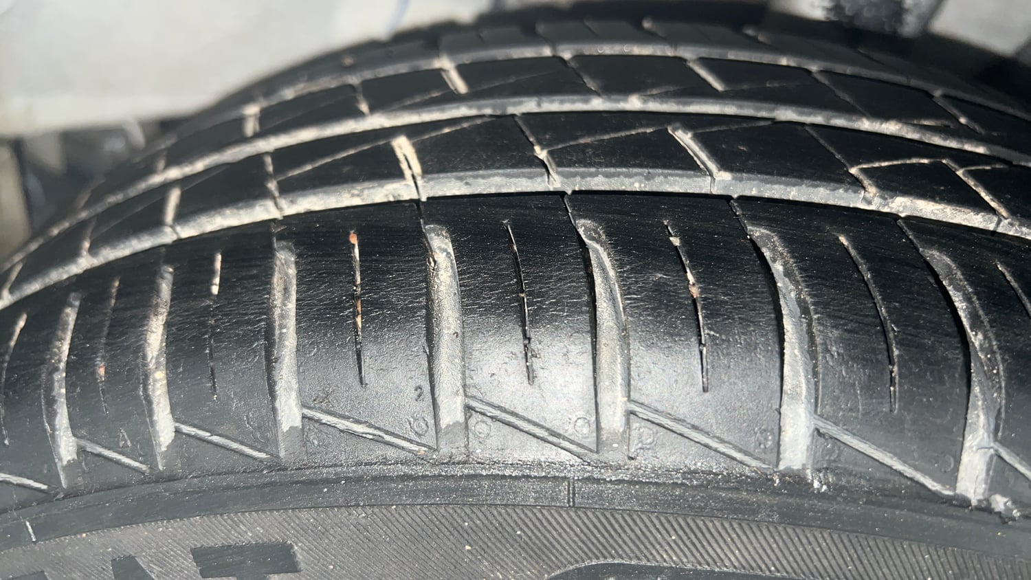 Used 2023 Hyundai Grand i10 Nios Magna 1.2 Kappa VTVT Petrol Manual tyres LEFT REAR TYRE TREAD VIEW