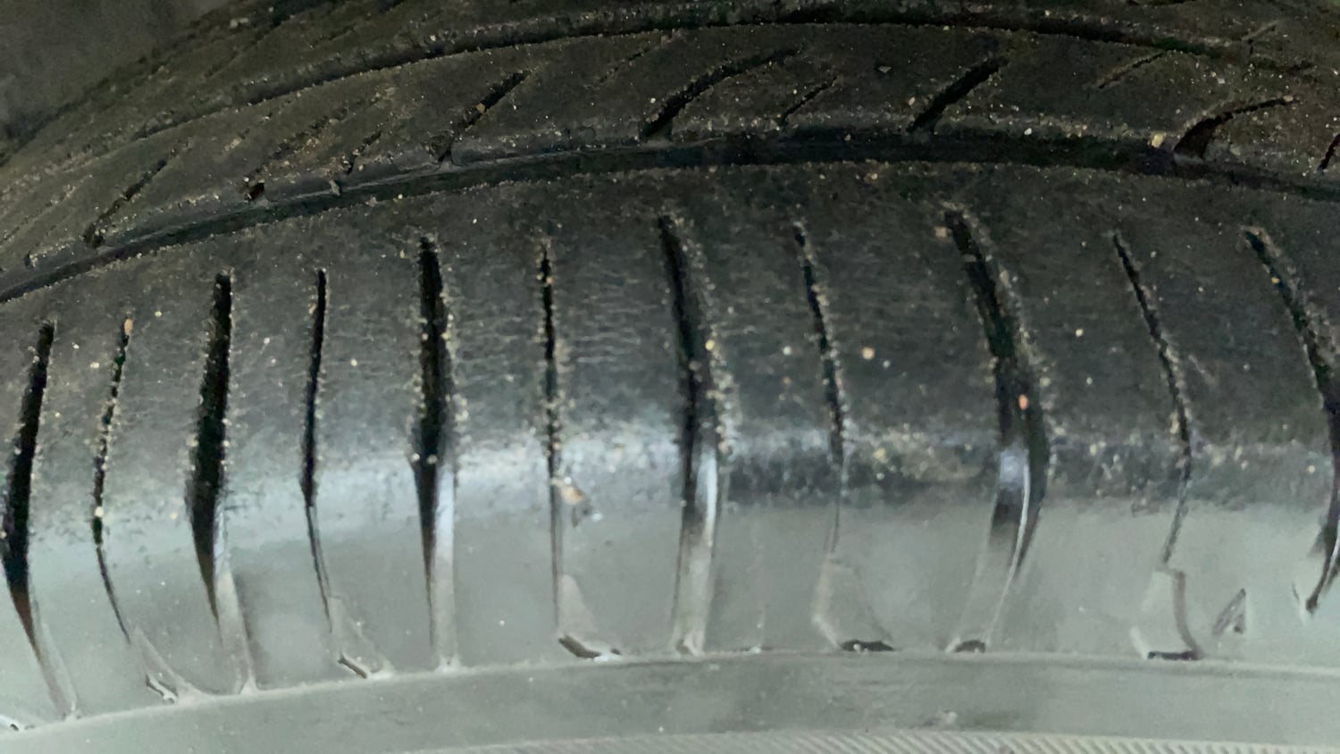 Used 2012 Hyundai i20 Asta 1.2 Petrol Manual tyres RIGHT FRONT TYRE TREAD VIEW