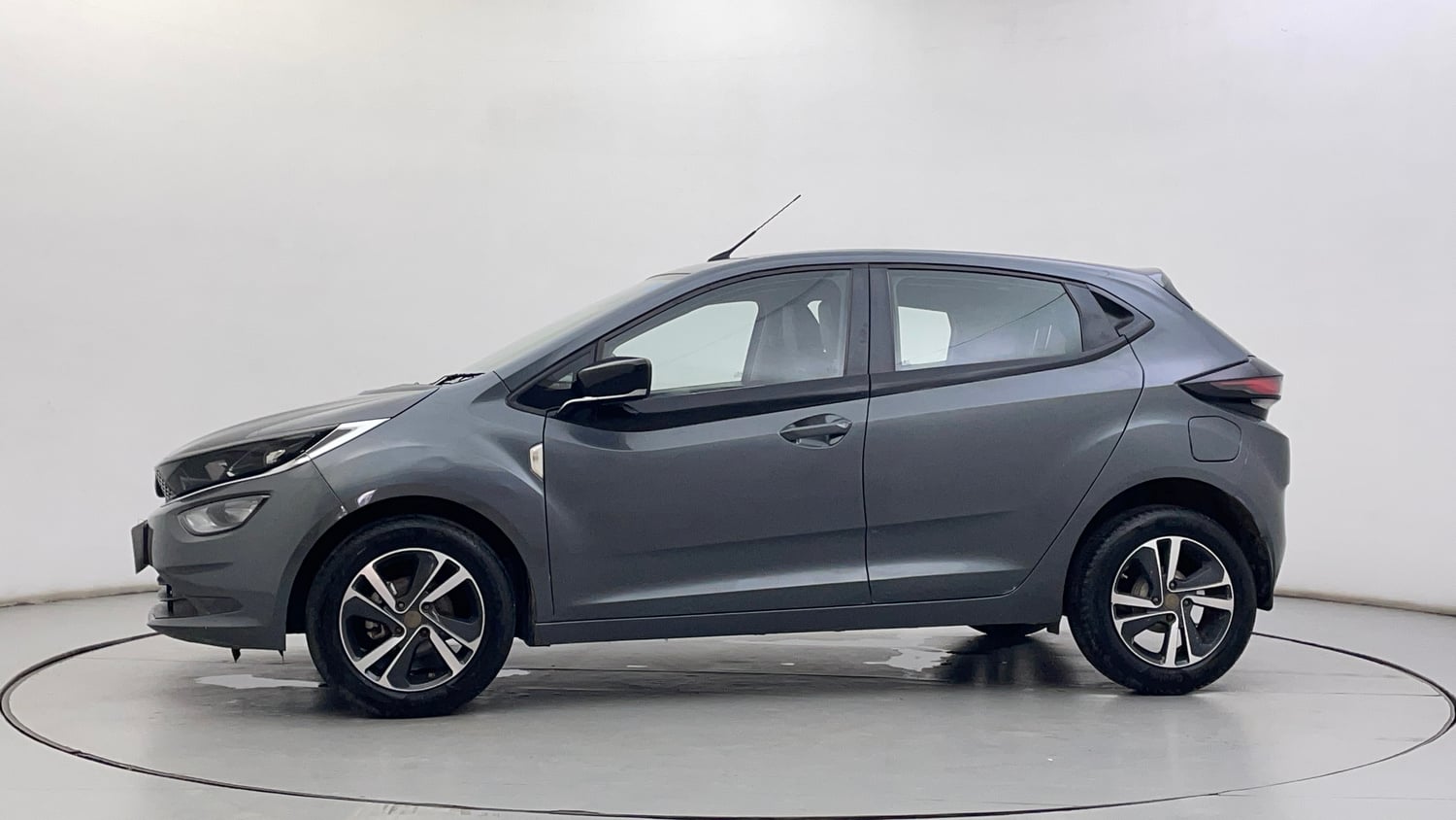 Used 2021 Tata Altroz XZ Diesel Diesel Manual exterior LEFT SIDE VIEW