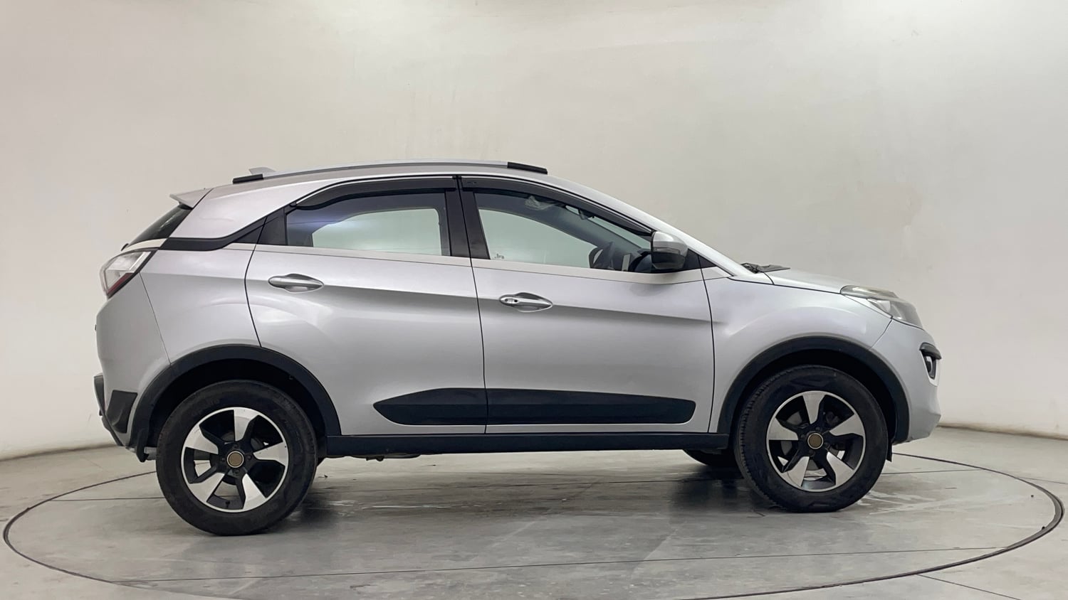 Used 2019 Tata Nexon XZ Plus Petrol Manual exterior RIGHT SIDE VIEW