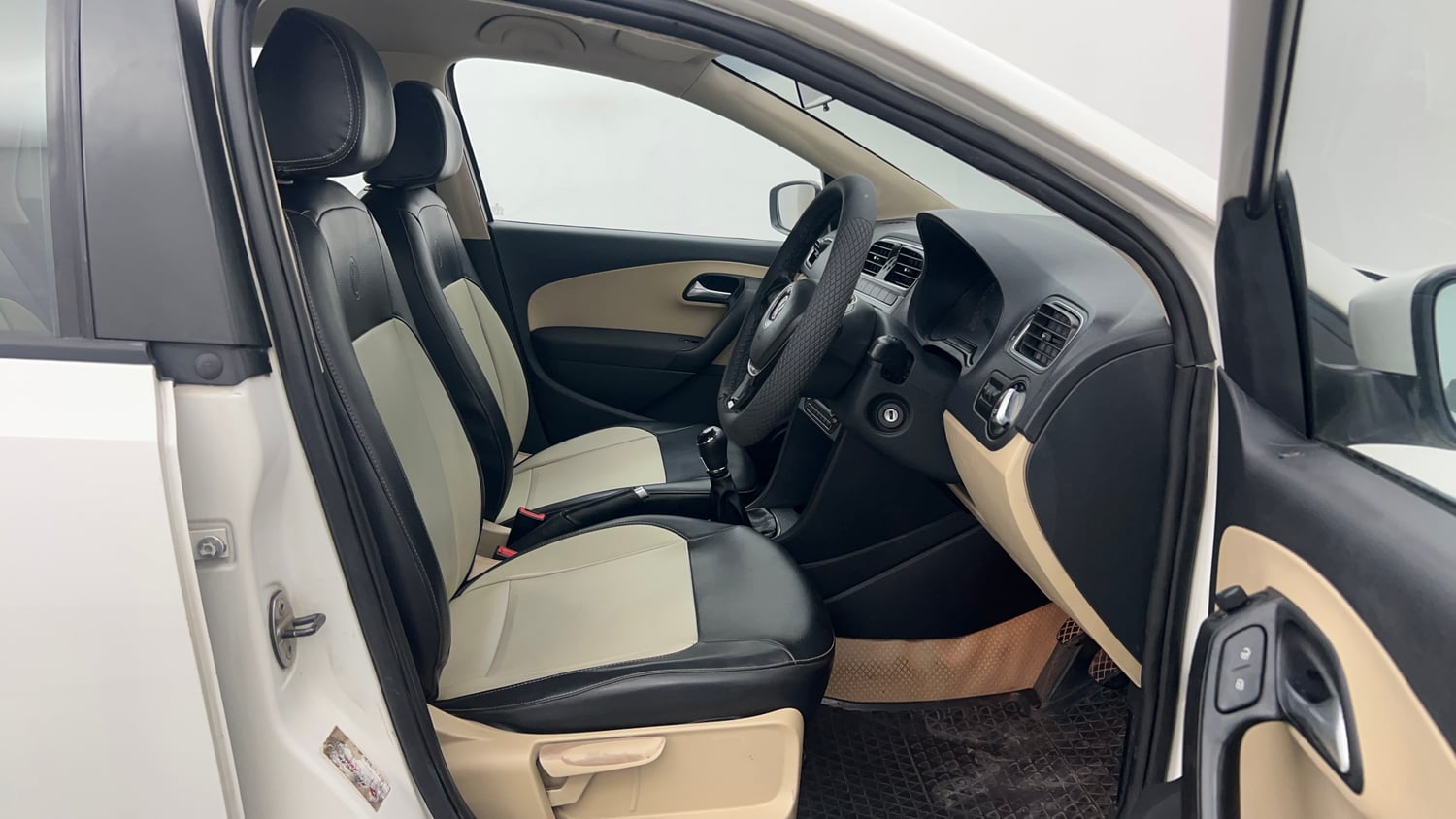 Used 2014 Volkswagen Polo Highline1.2L (P) Petrol Manual interior RIGHT SIDE FRONT DOOR CABIN VIEW