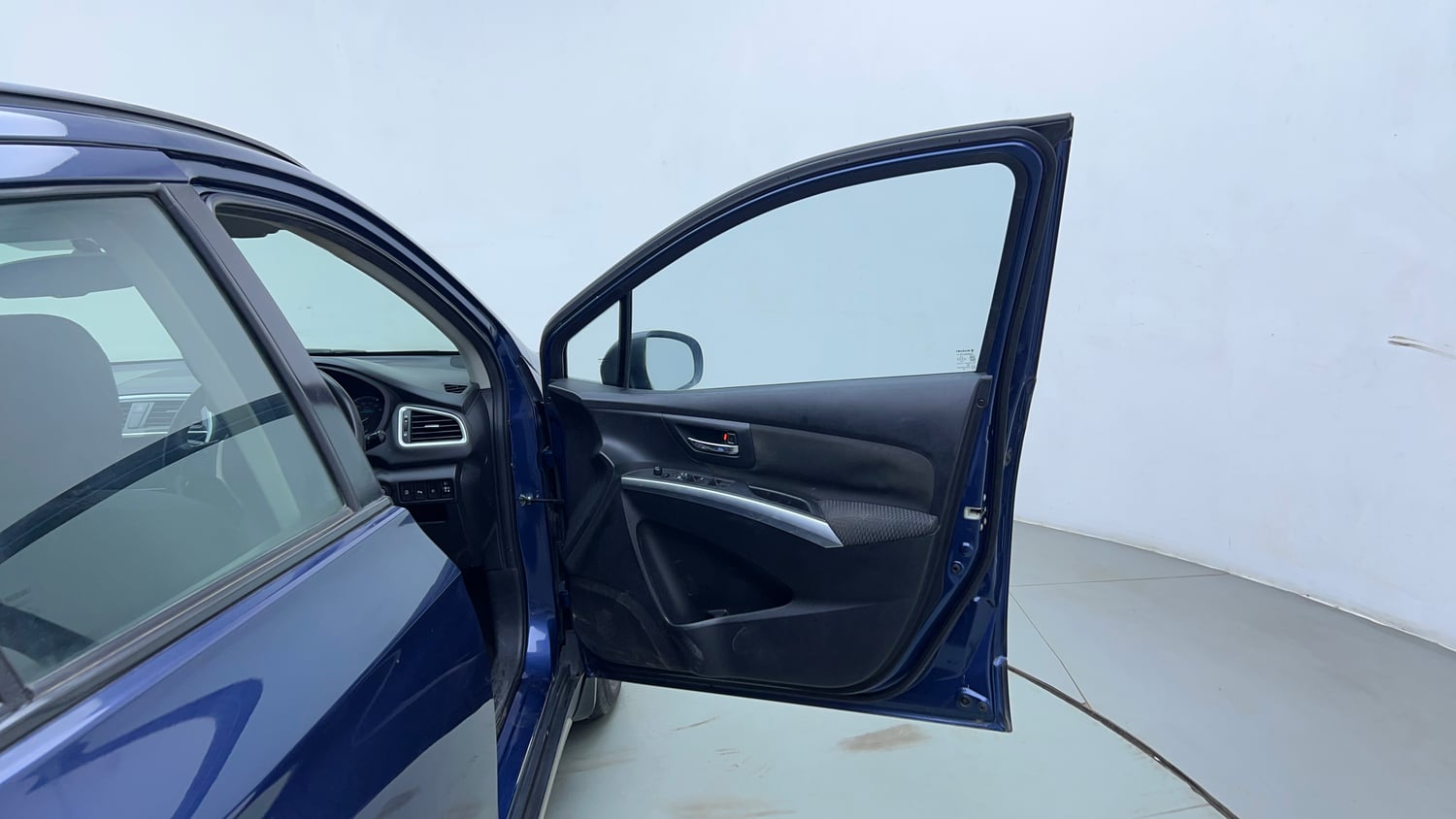 Used 2018 Maruti Suzuki S-Cross Zeta 1.3 Diesel Manual interior RIGHT FRONT DOOR OPEN VIEW