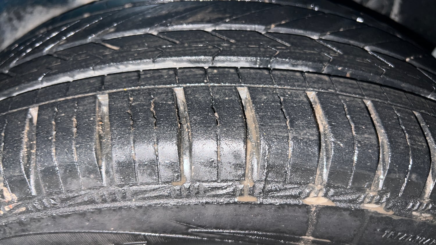 Used 2012 Maruti Suzuki Swift Dzire ZXI Petrol Manual tyres LEFT REAR TYRE TREAD VIEW