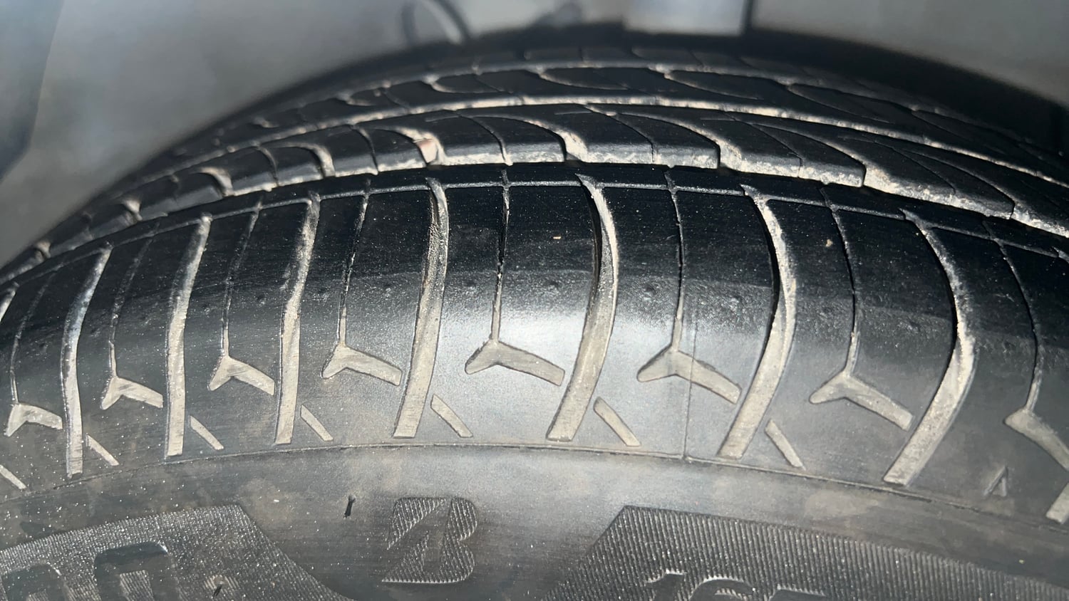 Used 2023 Hyundai Grand i10 Nios Magna 1.2 Kappa VTVT Petrol Manual tyres RIGHT FRONT TYRE TREAD VIEW