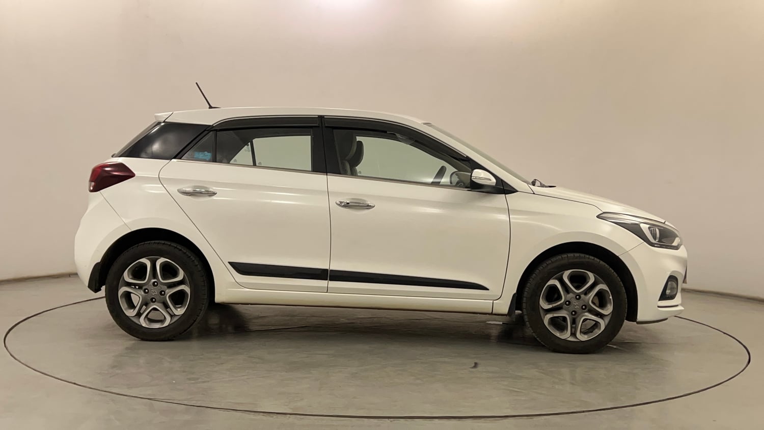 Used 2020 Hyundai Elite i20 Asta 1.2 (O) Petrol Manual exterior RIGHT SIDE VIEW