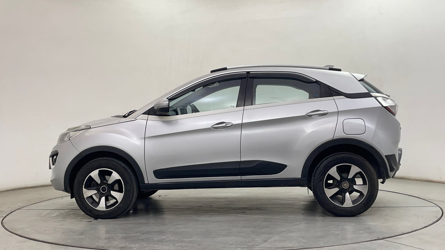 Used 2019 Tata Nexon XZ Plus Petrol Manual exterior LEFT SIDE VIEW