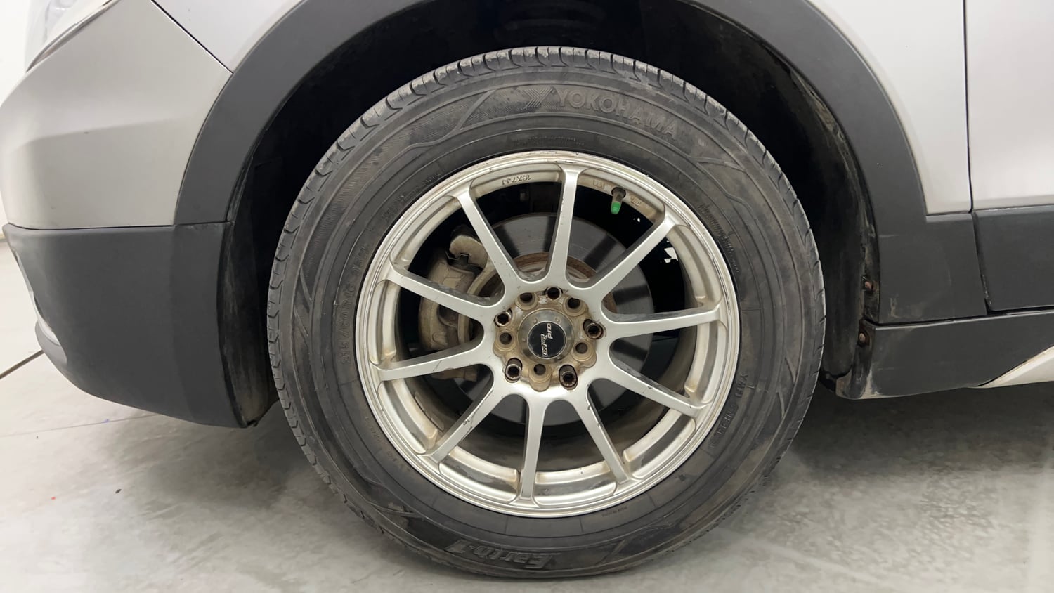 Used 2015 Maruti Suzuki S-Cross Alpha 1.6 Diesel Manual tyres LEFT FRONT TYRE RIM VIEW