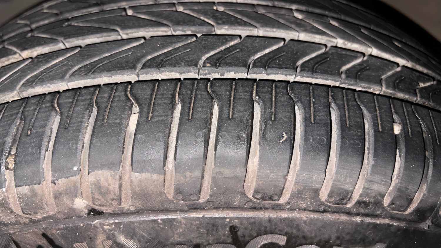 Used 2020 Hyundai Venue SX Plus 1.0 Turbo DCT Petrol Automatic tyres LEFT FRONT TYRE TREAD VIEW
