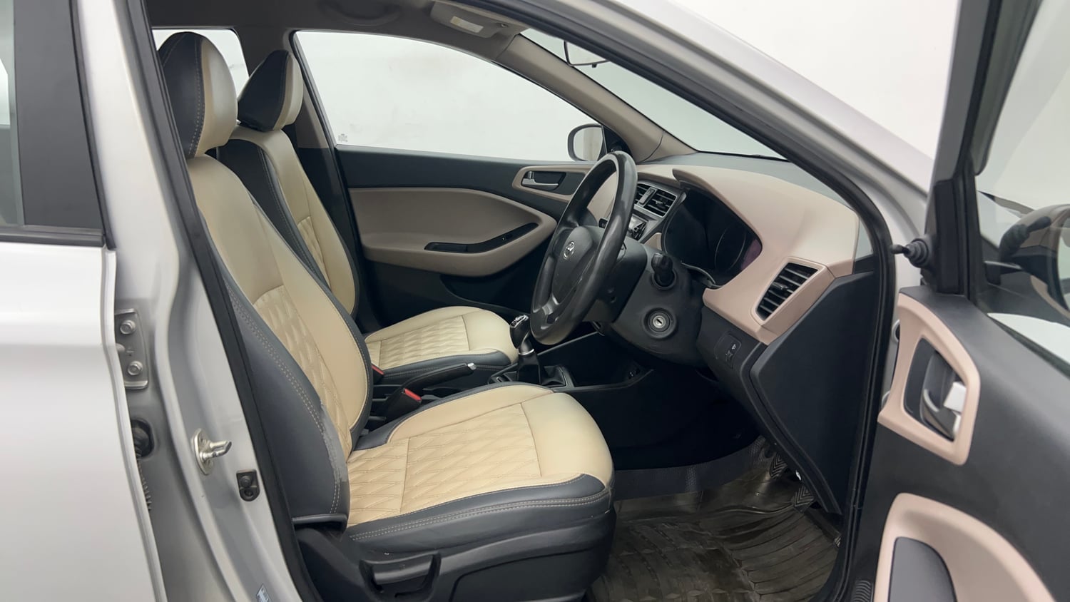 Used 2018 Hyundai Elite i20 Era 1.4 CRDi Diesel Manual interior RIGHT SIDE FRONT DOOR CABIN VIEW