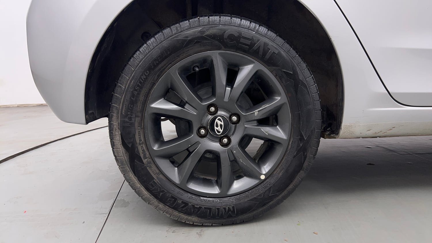 Used 2018 Hyundai Elite i20 Asta 1.2 Petrol Manual tyres RIGHT REAR TYRE RIM VIEW