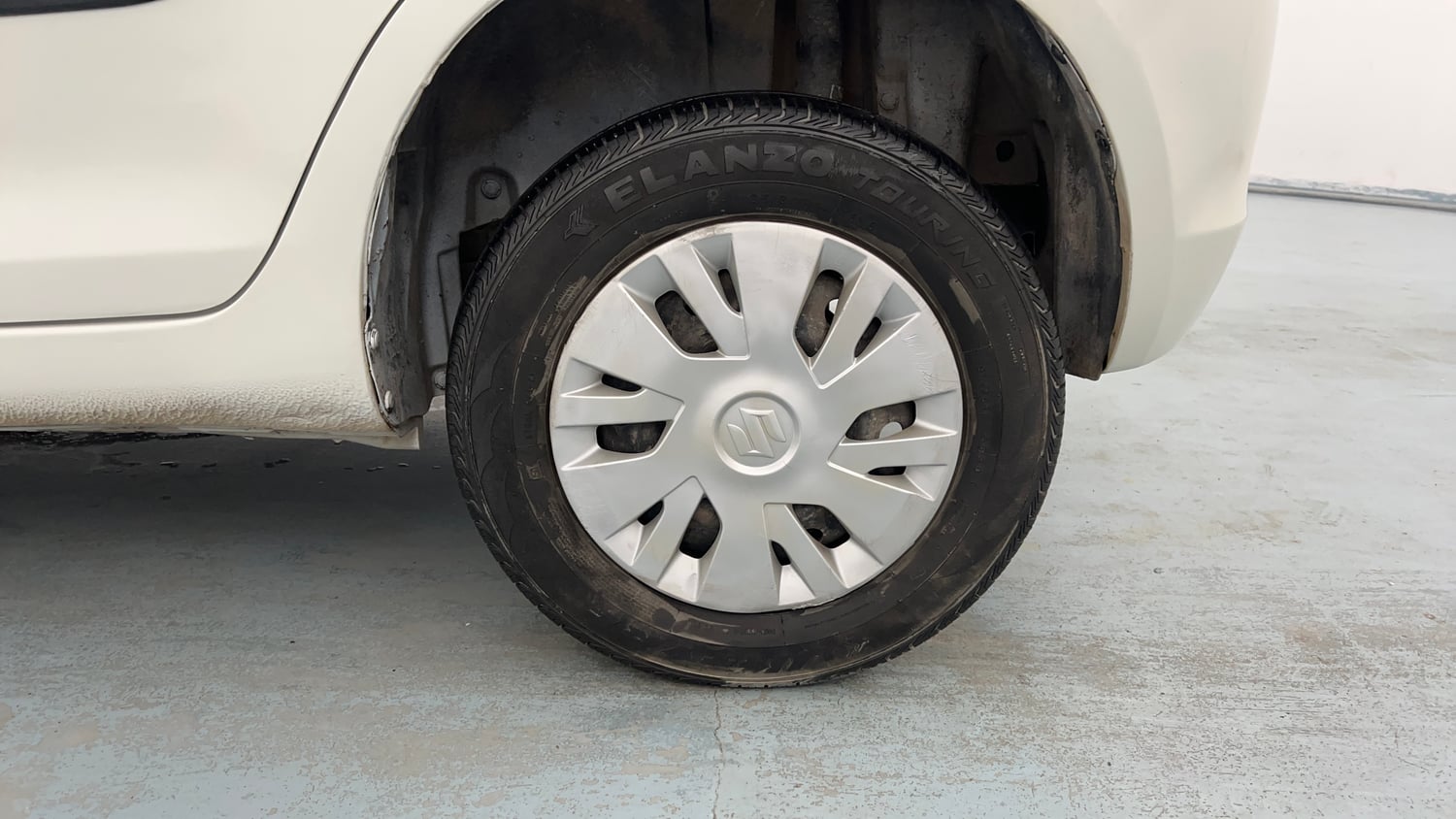 Used 2016 Maruti Suzuki Swift VDi Diesel Manual tyres LEFT REAR TYRE RIM VIEW