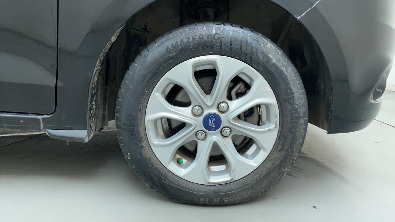 Used 2016 Ford Figo Aspire Titanium1.5 TDCi Diesel Manual tyres RIGHT FRONT TYRE RIM VIEW