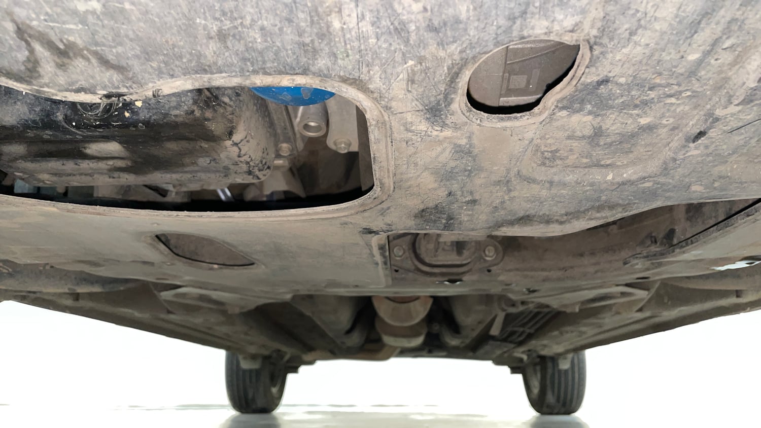 Used 2020 Hyundai Venue SX (O) 1.0 Turbo iMT Petrol Manual extra FRONT LEFT UNDERBODY VIEW