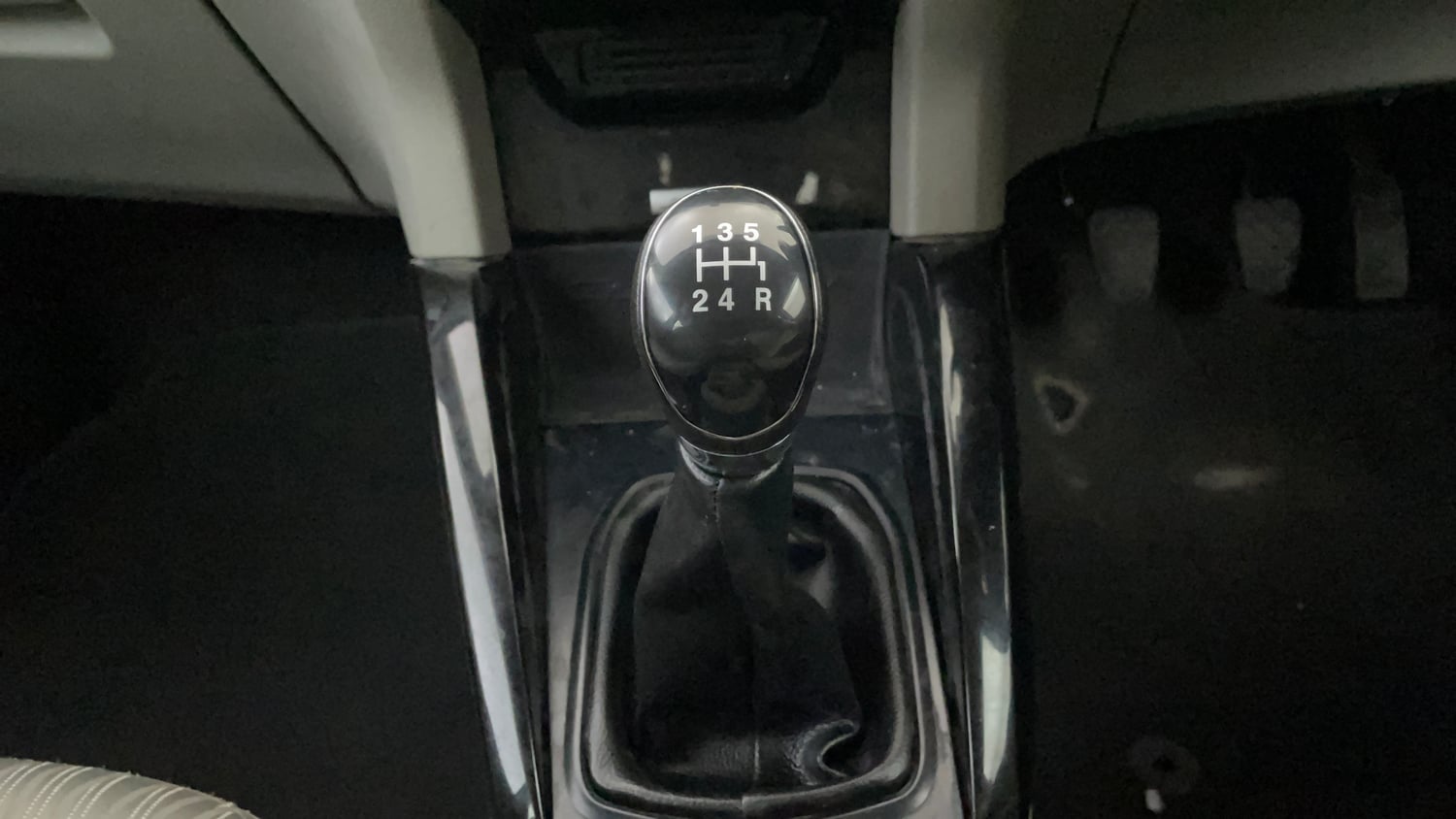 Used 2016 Ford EcoSport Titanium 1.5L TDCi Diesel Manual interior GEAR  KNOB VIEW