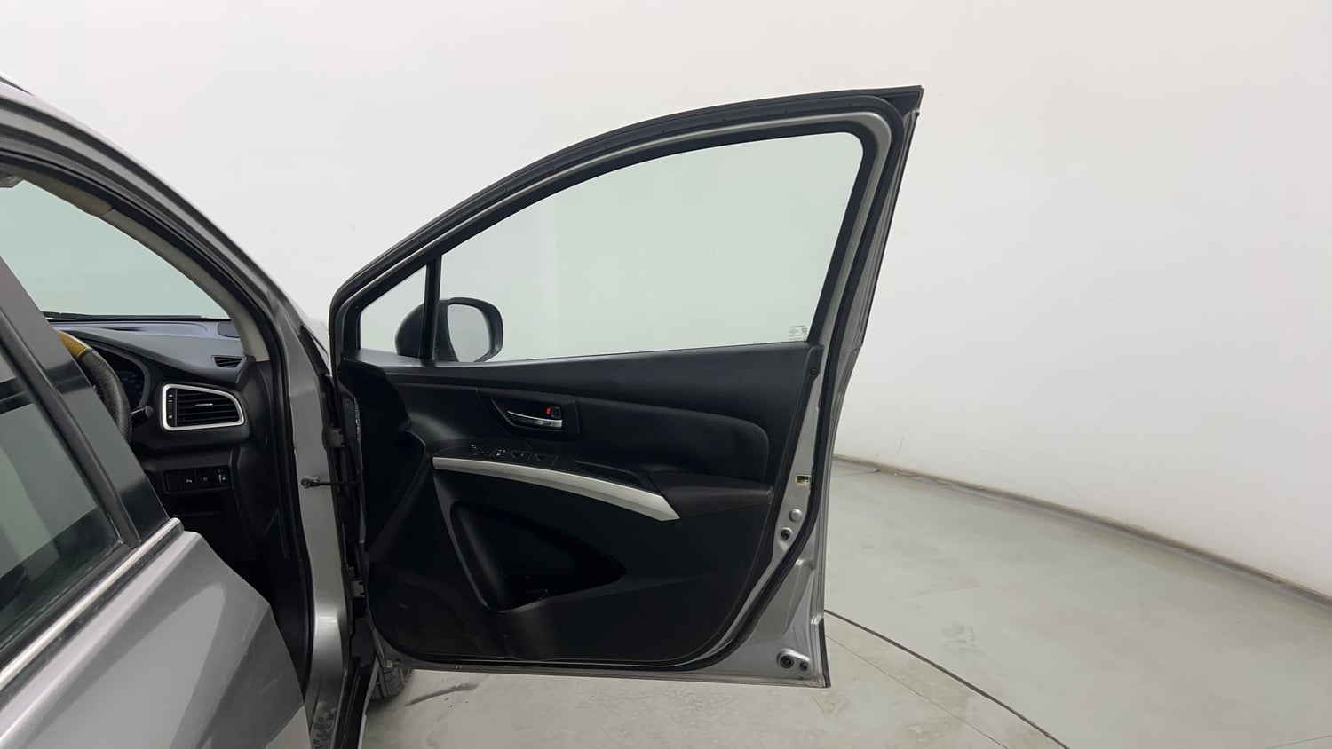 Used 2015 Maruti Suzuki S-Cross Alpha 1.6 Diesel Manual interior RIGHT FRONT DOOR OPEN VIEW