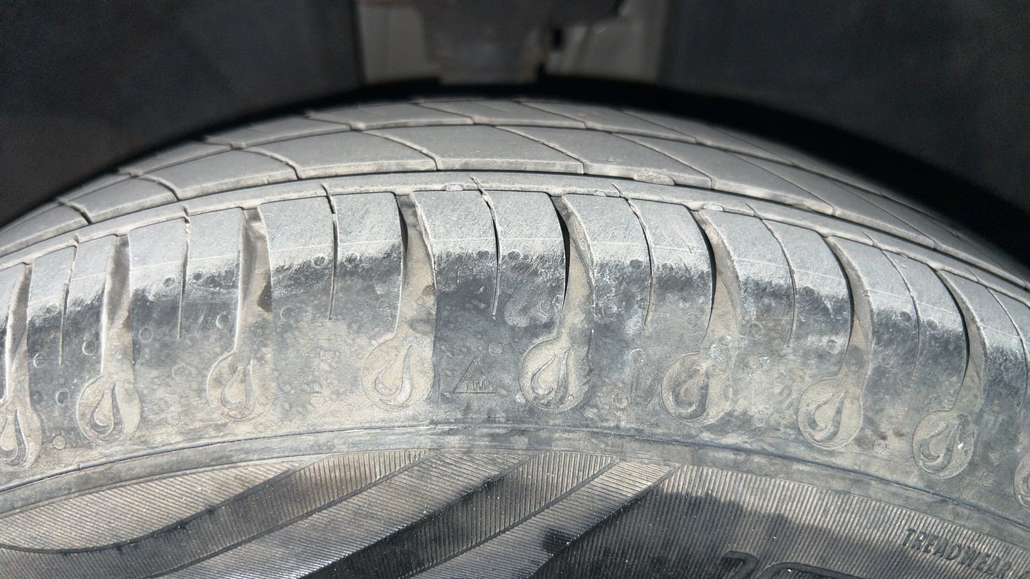 Used 2022 Renault Kwid RXT 1.0 AMT Opt Petrol Automatic tyres RIGHT FRONT TYRE TREAD VIEW