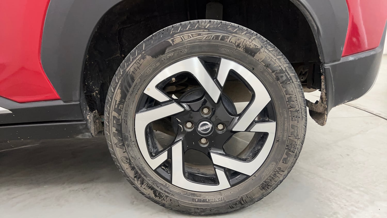 Used 2023 Nissan Magnite XV Premium Petrol Manual tyres LEFT REAR TYRE RIM VIEW