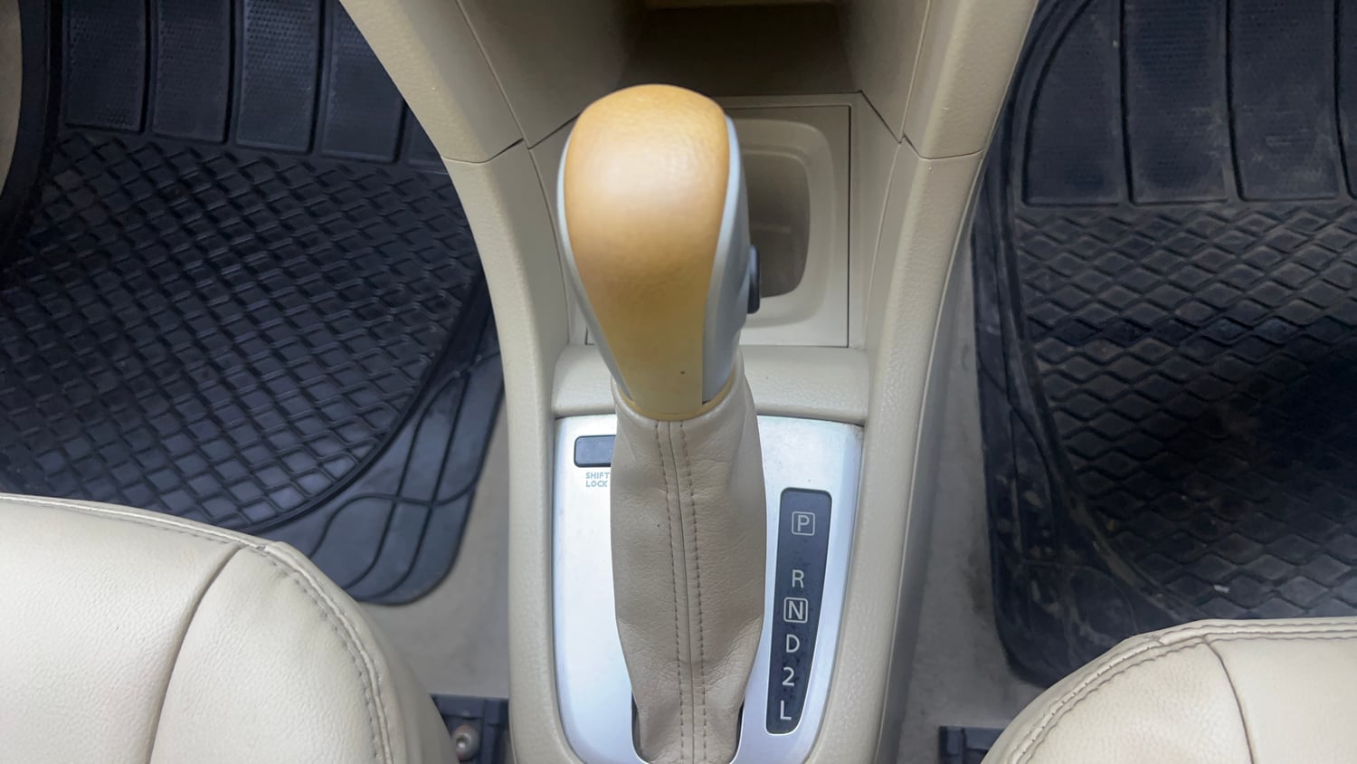 Used 2012 Maruti Suzuki Swift Dzire Automatic Petrol Automatic interior GEAR  KNOB VIEW