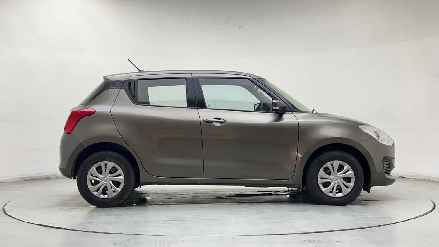 Used 2021 Maruti Suzuki Swift VXi Petrol Manual exterior RIGHT SIDE VIEW
