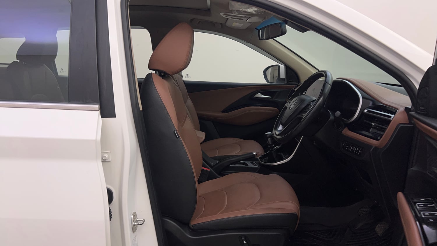 Used 2023 MG Motors Hector Plus Sharp Pro 2.0 Turbo Diesel 6 STR Diesel Manual interior RIGHT SIDE FRONT DOOR CABIN VIEW