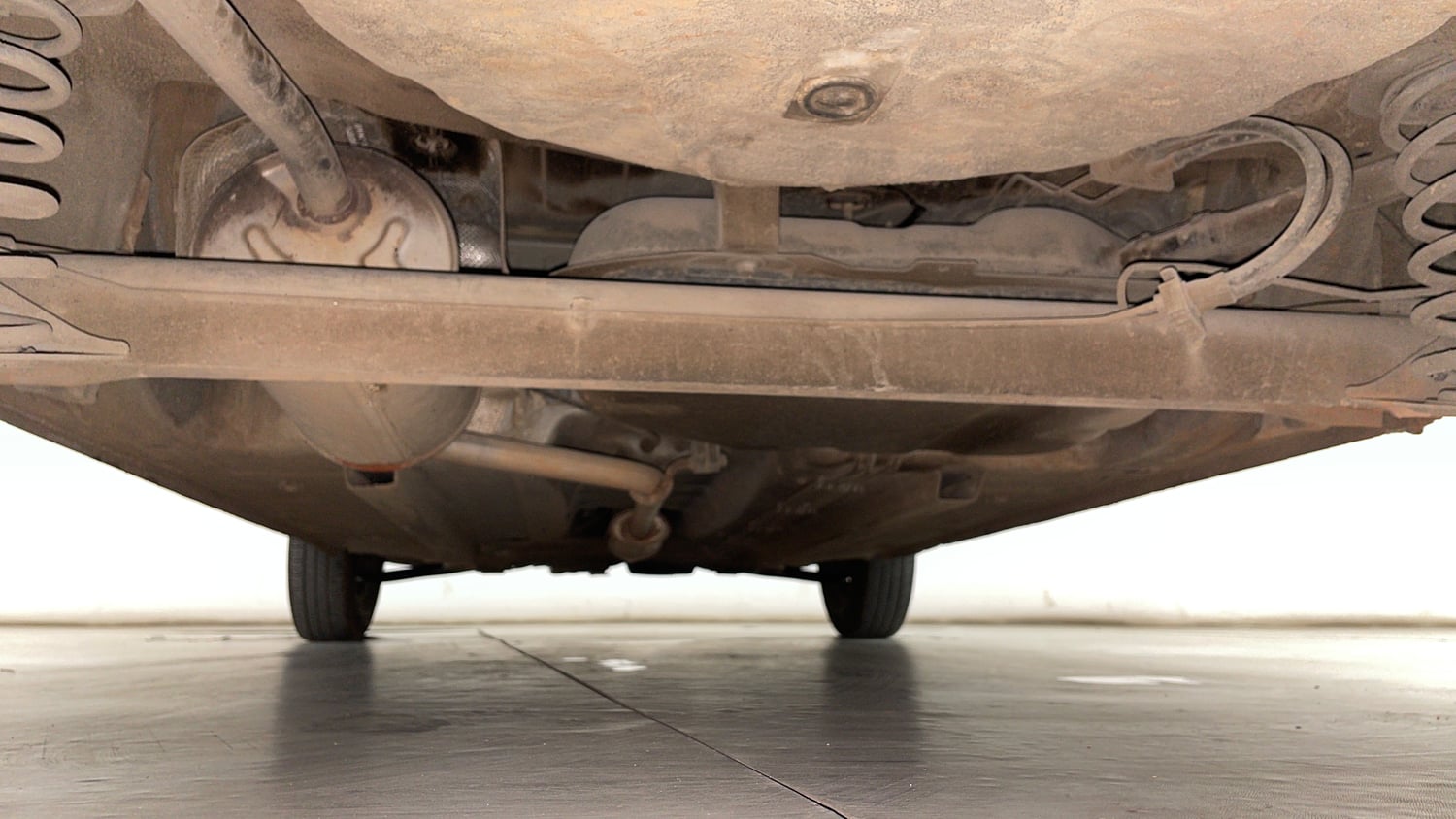 Used 2016 Renault Kwid RXT Petrol Manual extra REAR UNDERBODY VIEW (TAKEN FROM REAR)