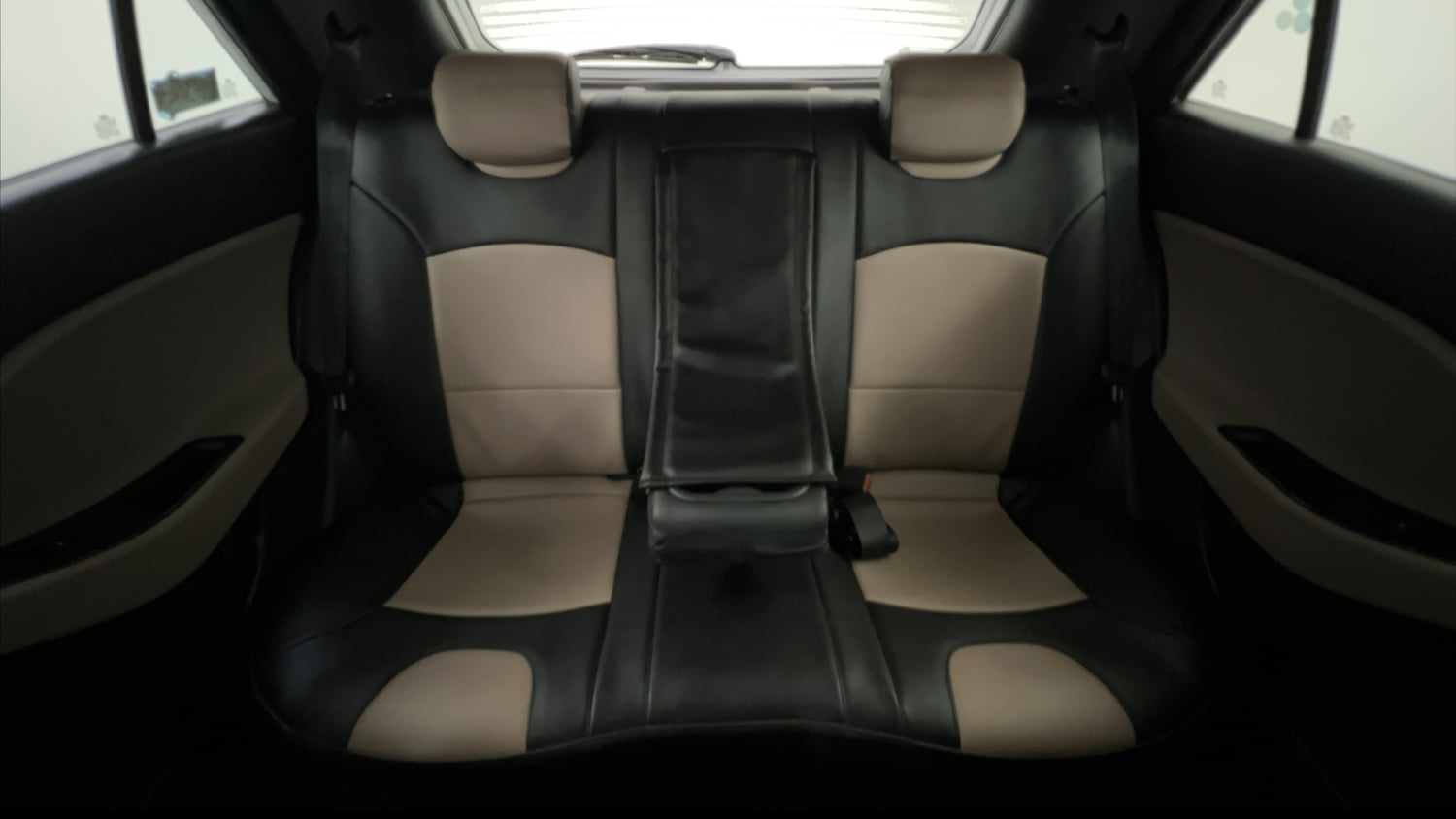 Used 2020 Hyundai Elite i20 Asta 1.2 (O) Petrol Manual interior REAR SEAT CONDITION VIEW