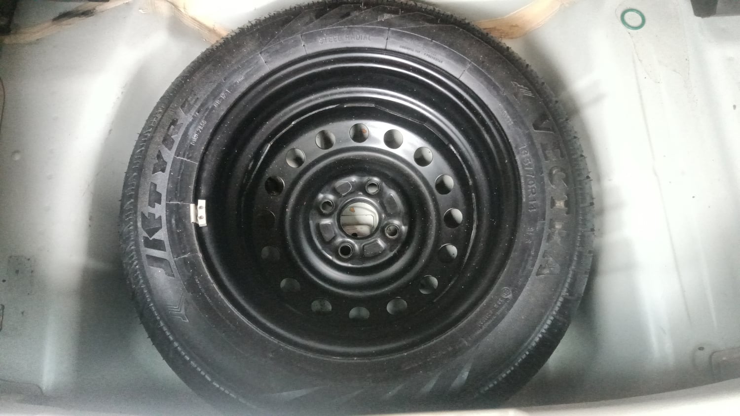 Used 2021 Maruti Suzuki Celerio ZXi AMT Petrol Automatic tyres SPARE TYRE VIEW